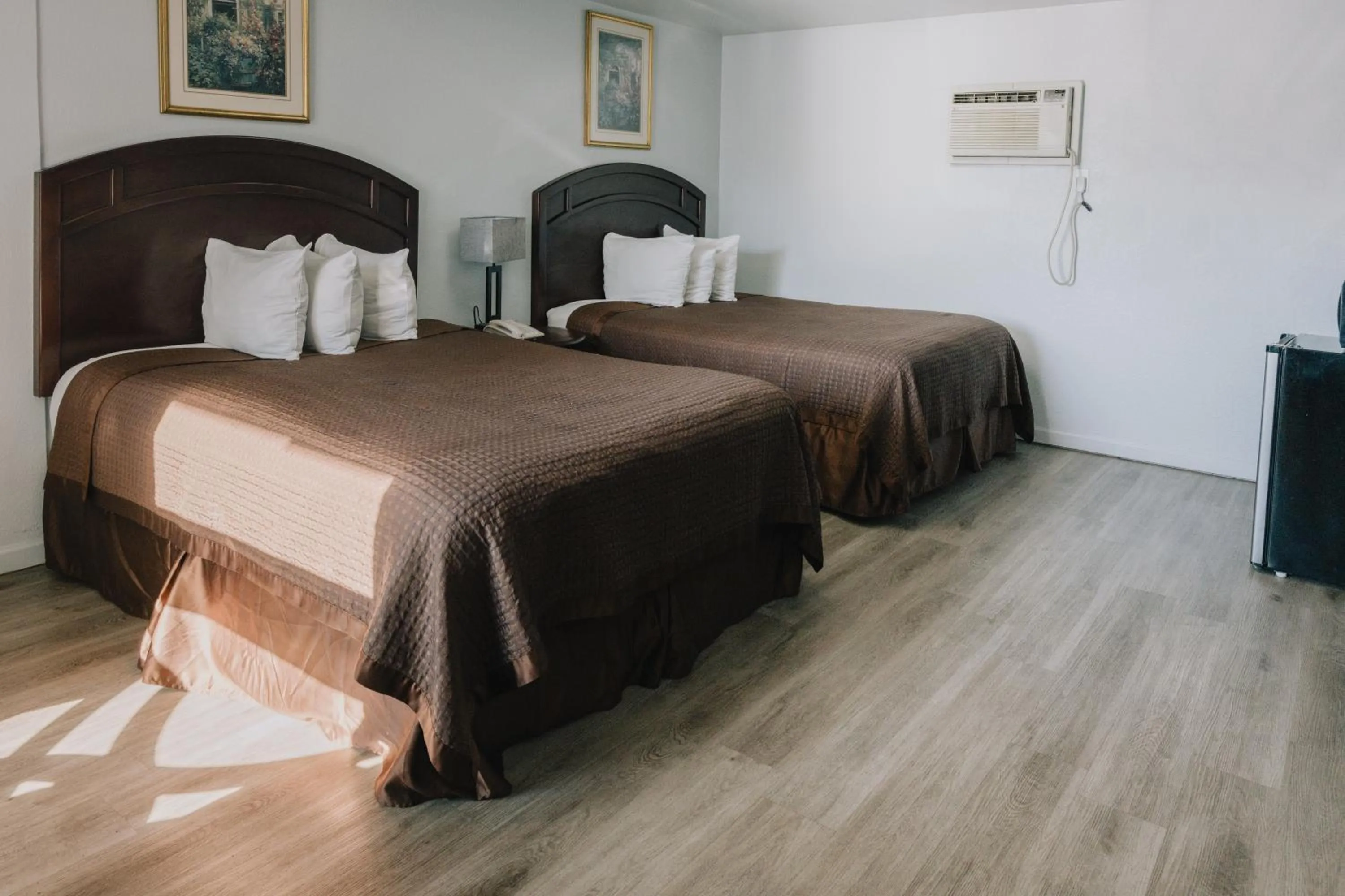 Bed in La Hacienda Motel