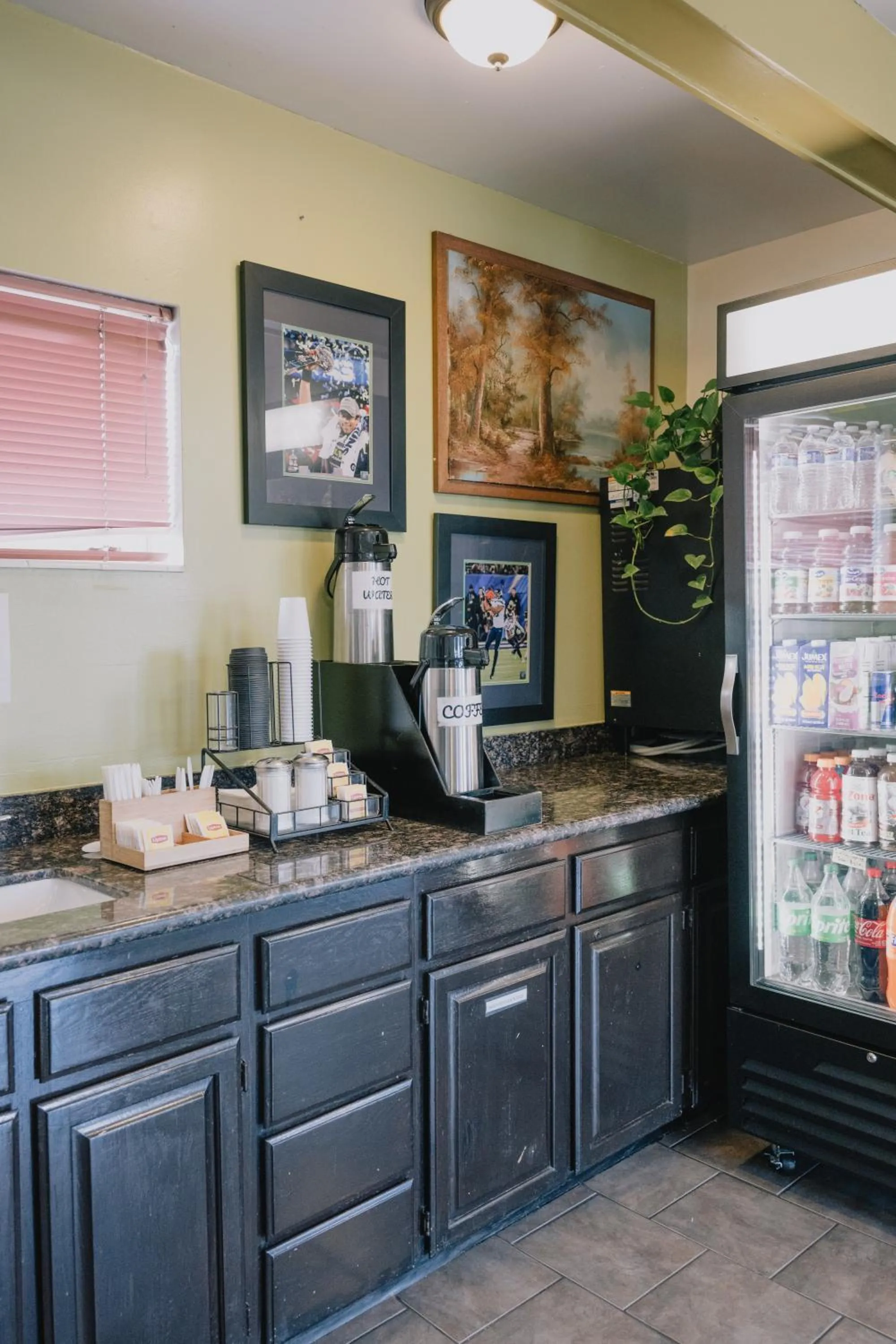 Coffee/tea facilities in La Hacienda Motel