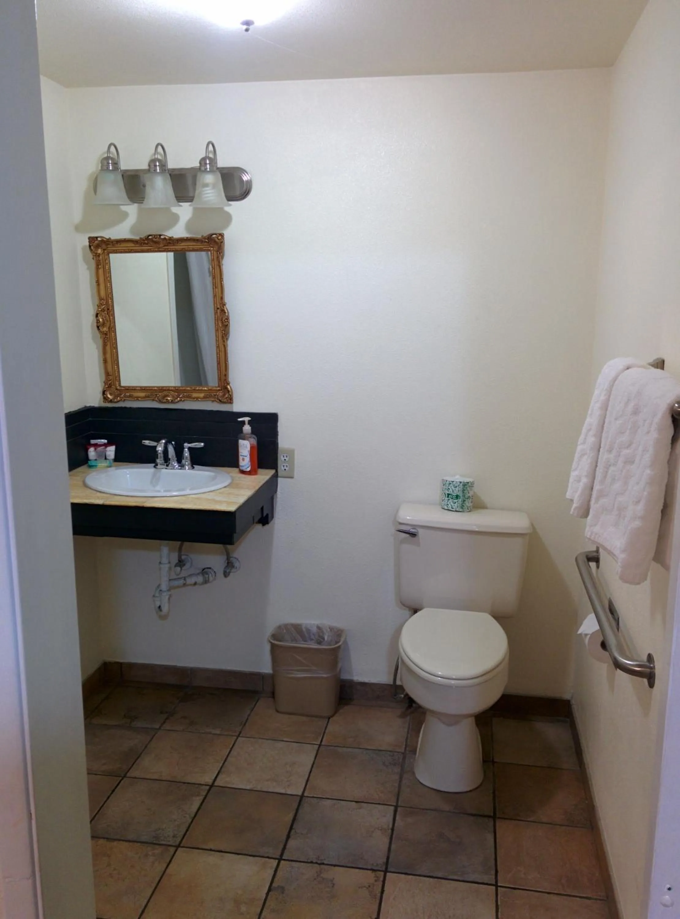 Bathroom in La Hacienda Motel