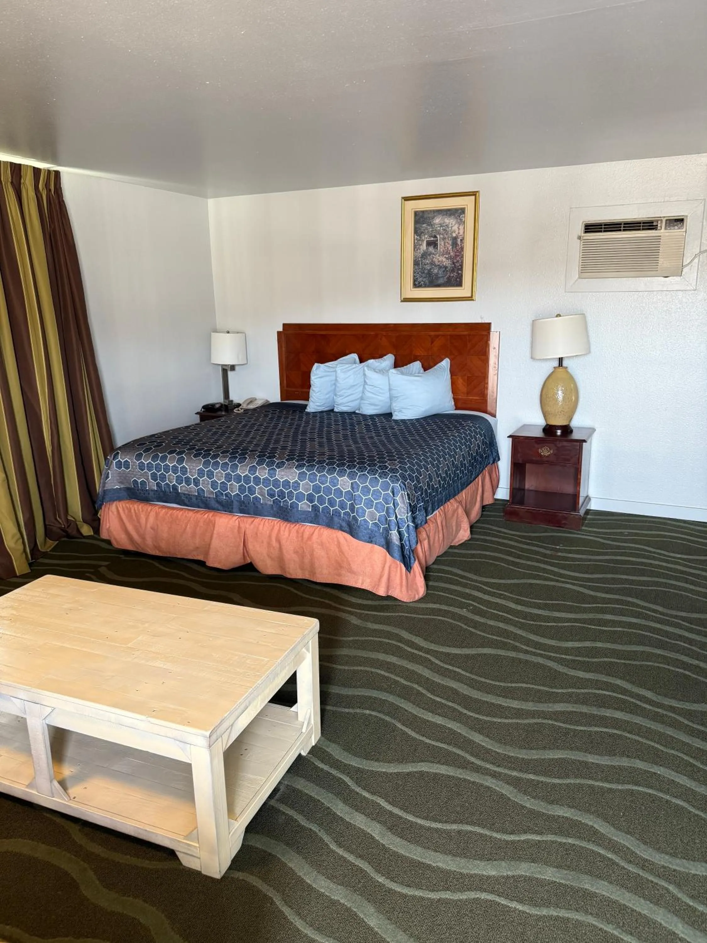 Bed in La Hacienda Motel