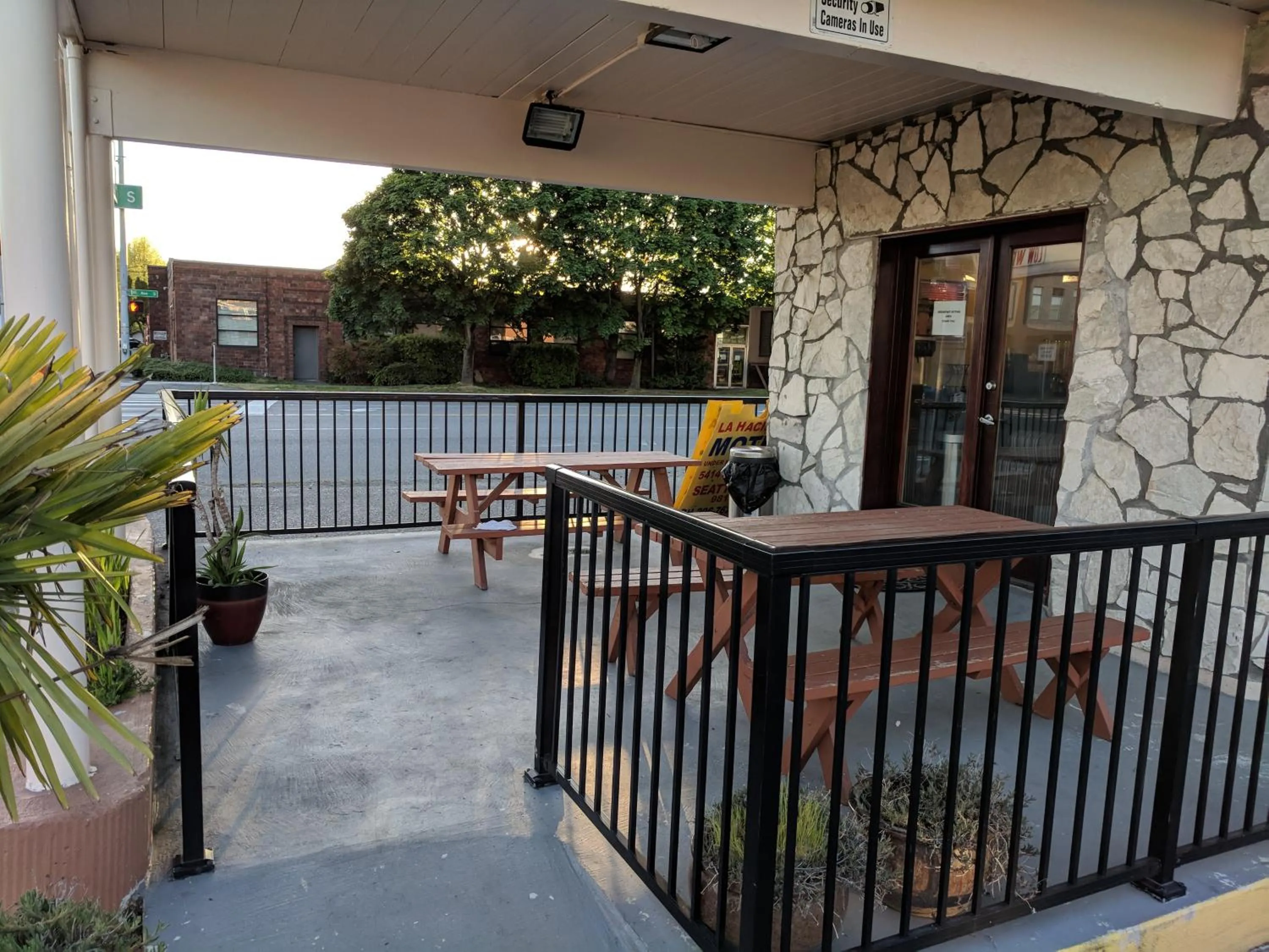 Patio in La Hacienda Motel