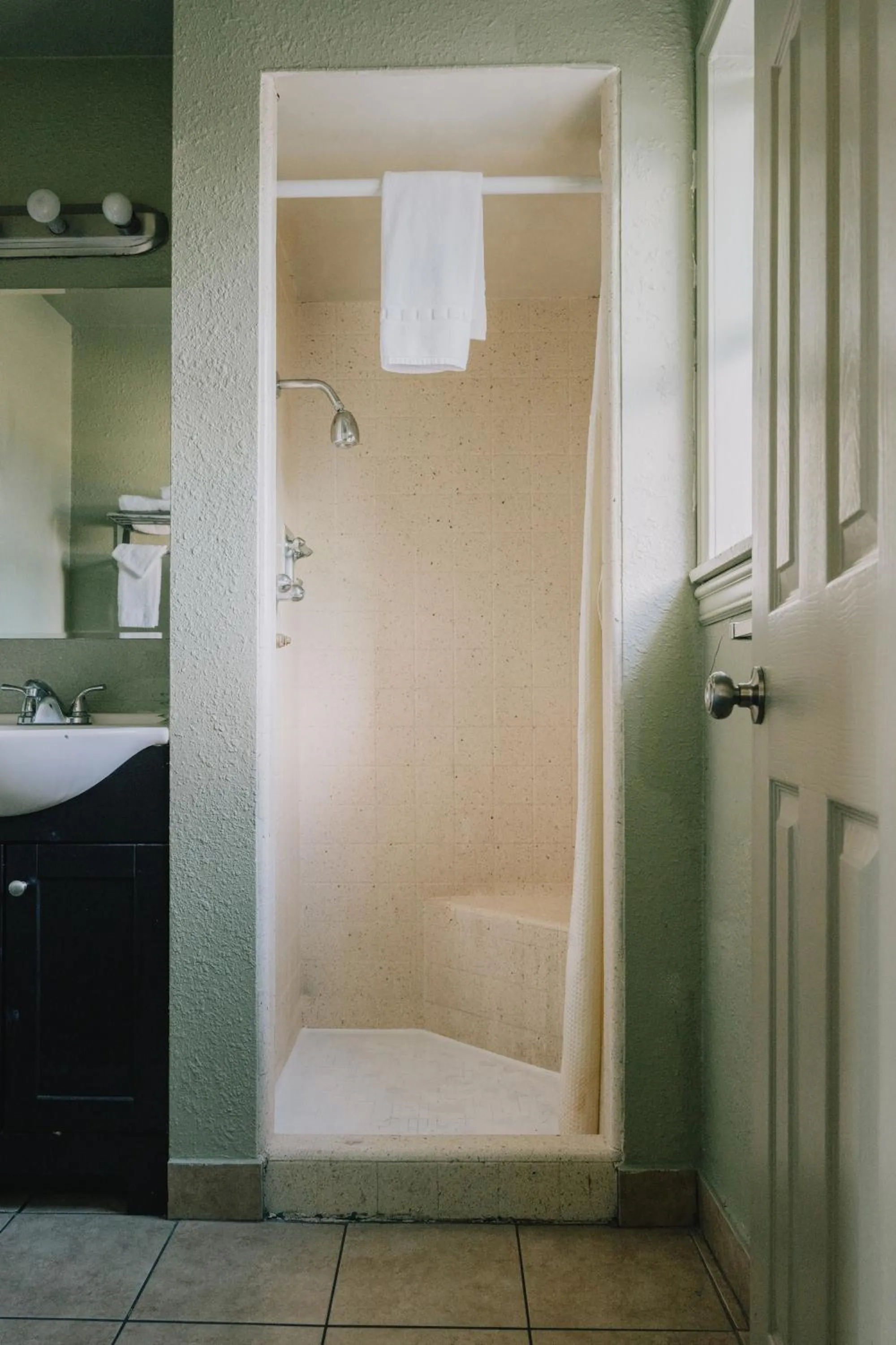 Shower in La Hacienda Motel