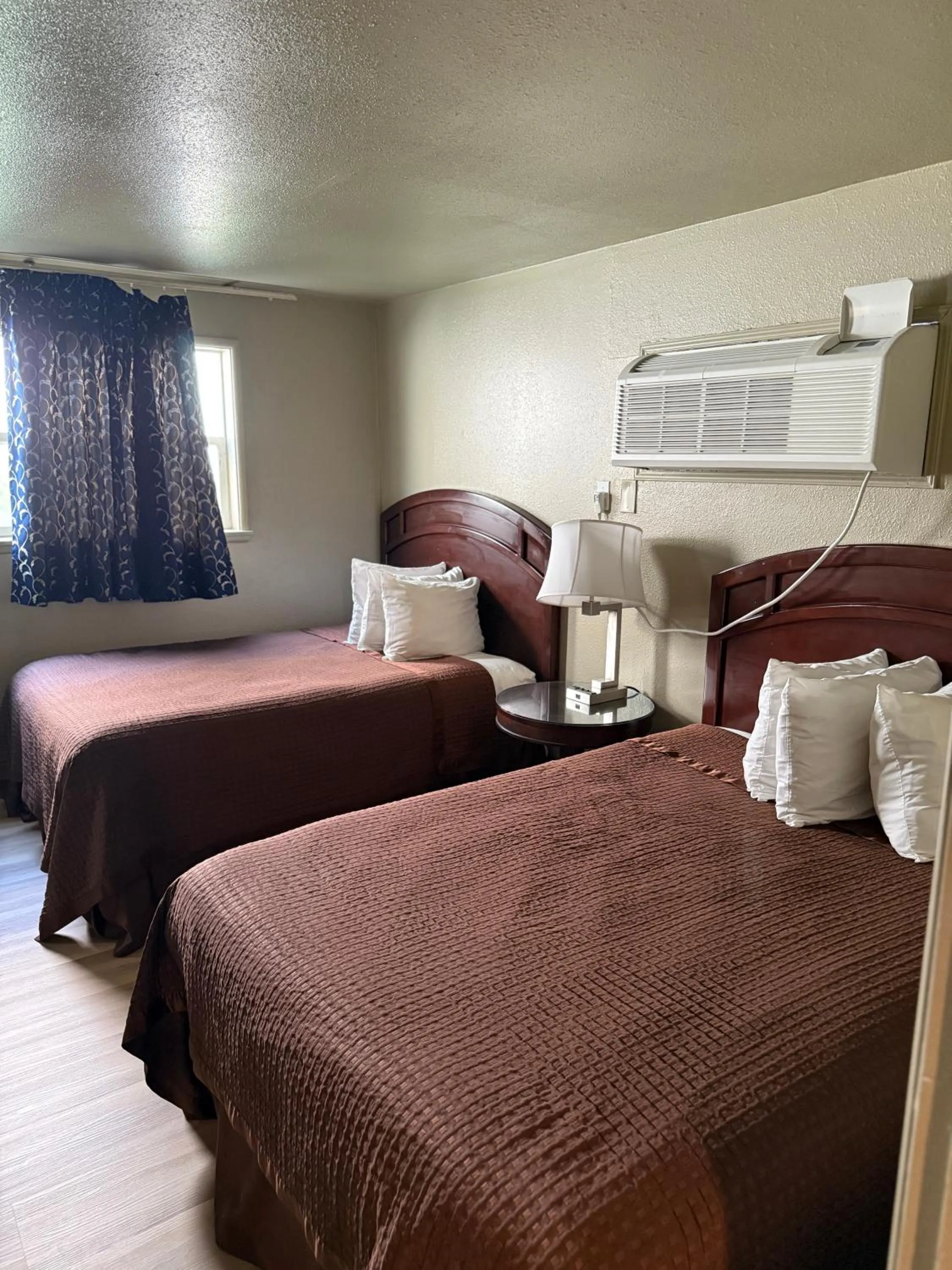 Bed in La Hacienda Motel