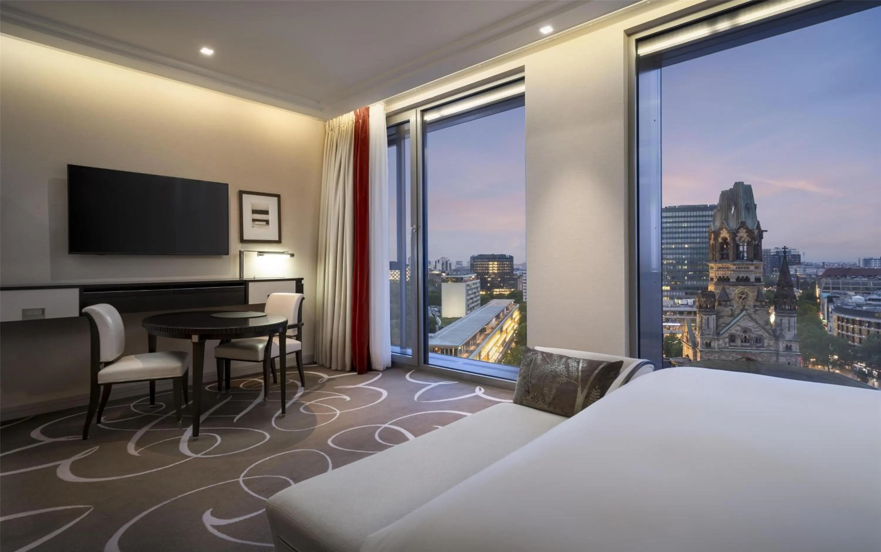 View (from property/room), Bed in Waldorf Astoria Berlin