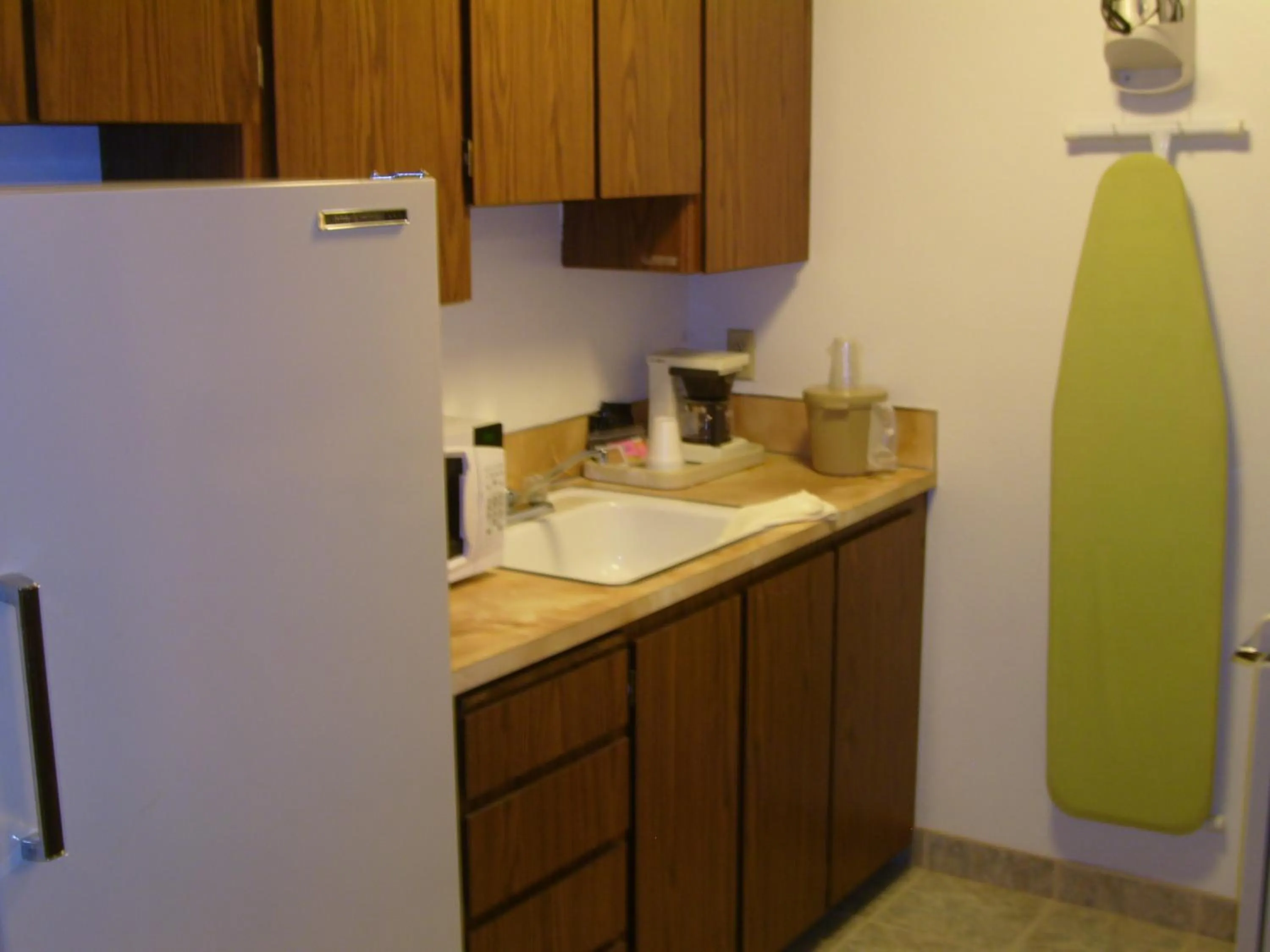 Kitchen or kitchenette in Shanico Inn