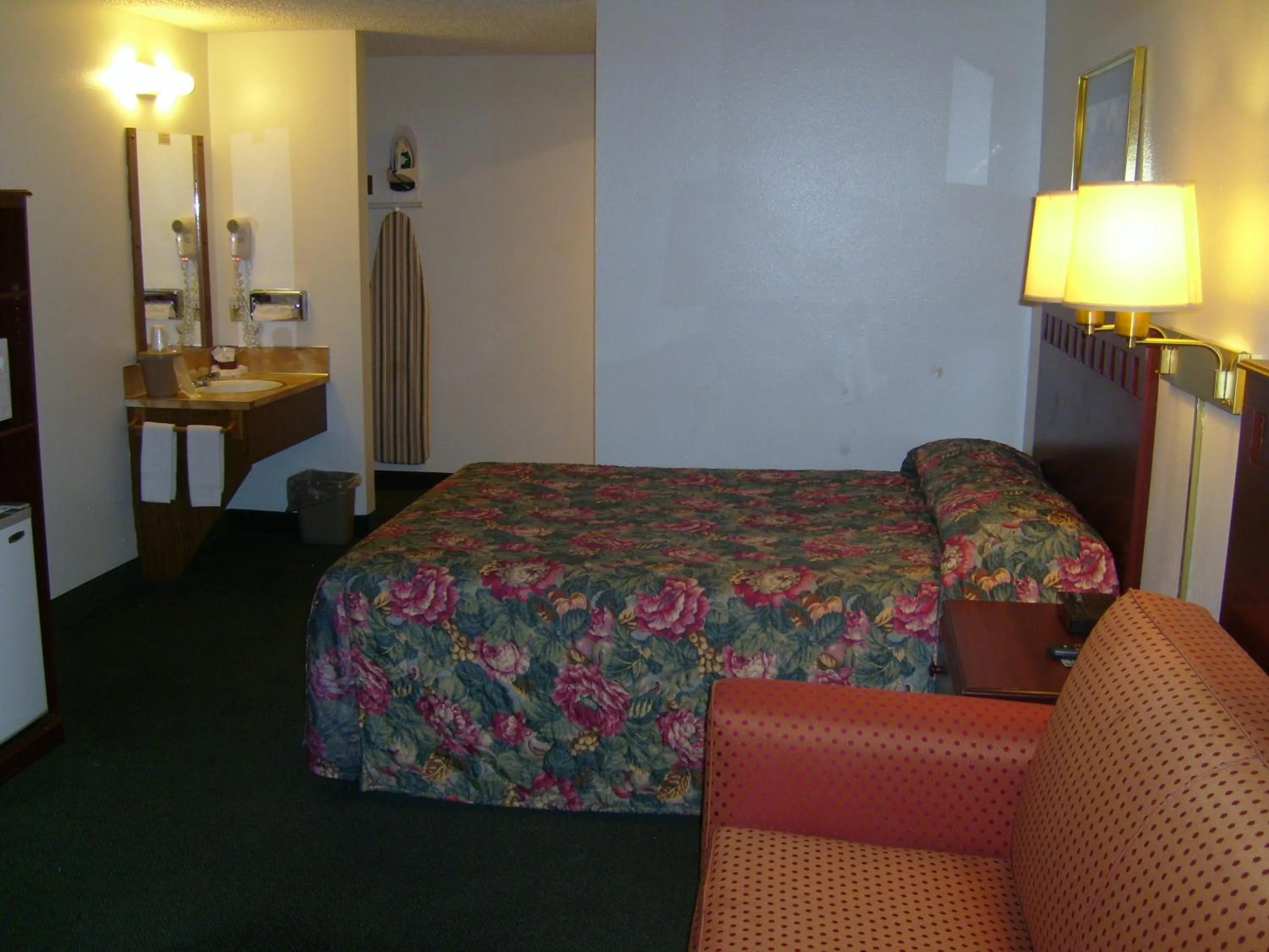 Photo of the whole room, Bed in Shanico Inn