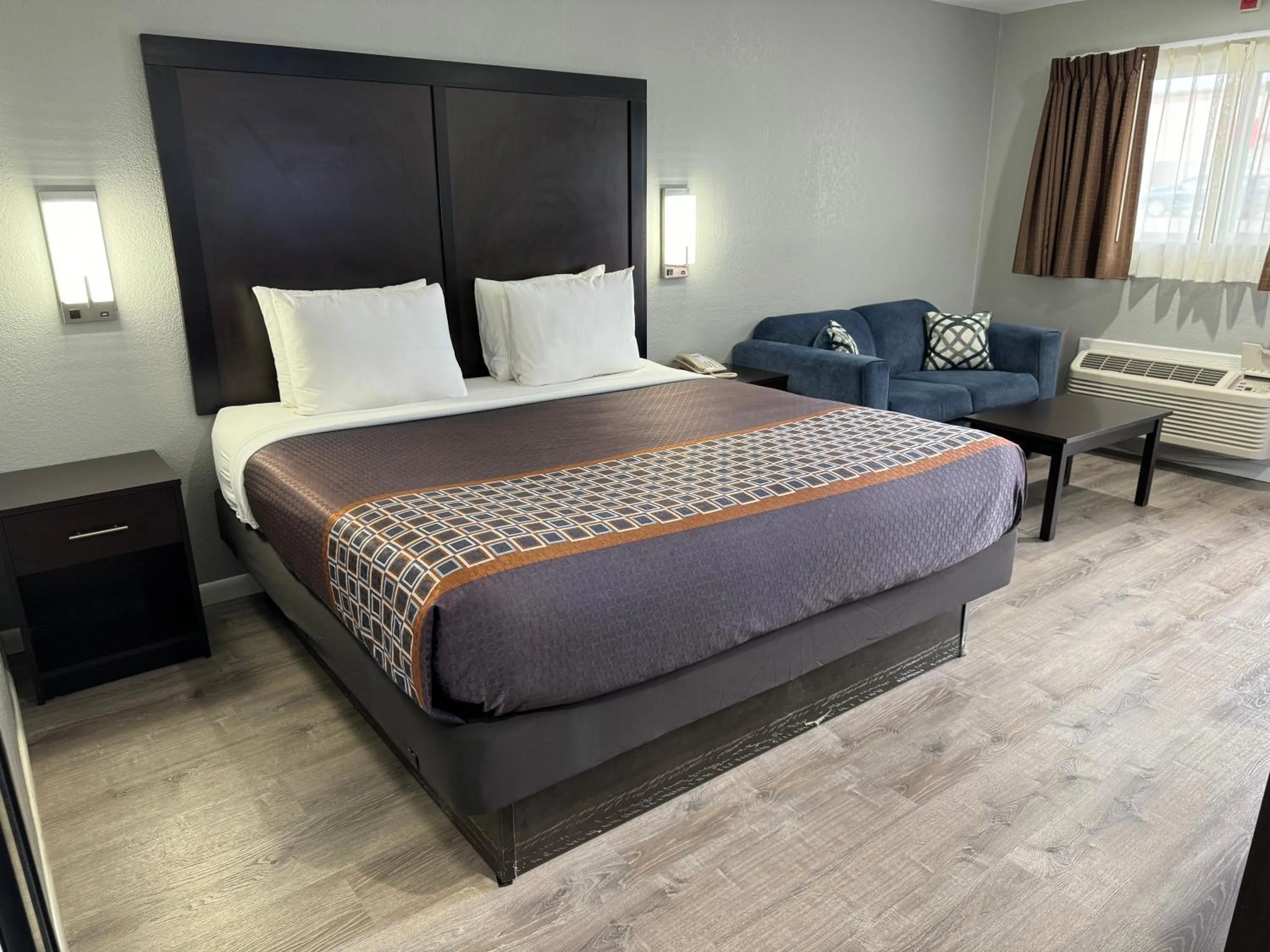 Bed in Copper Manor Motel