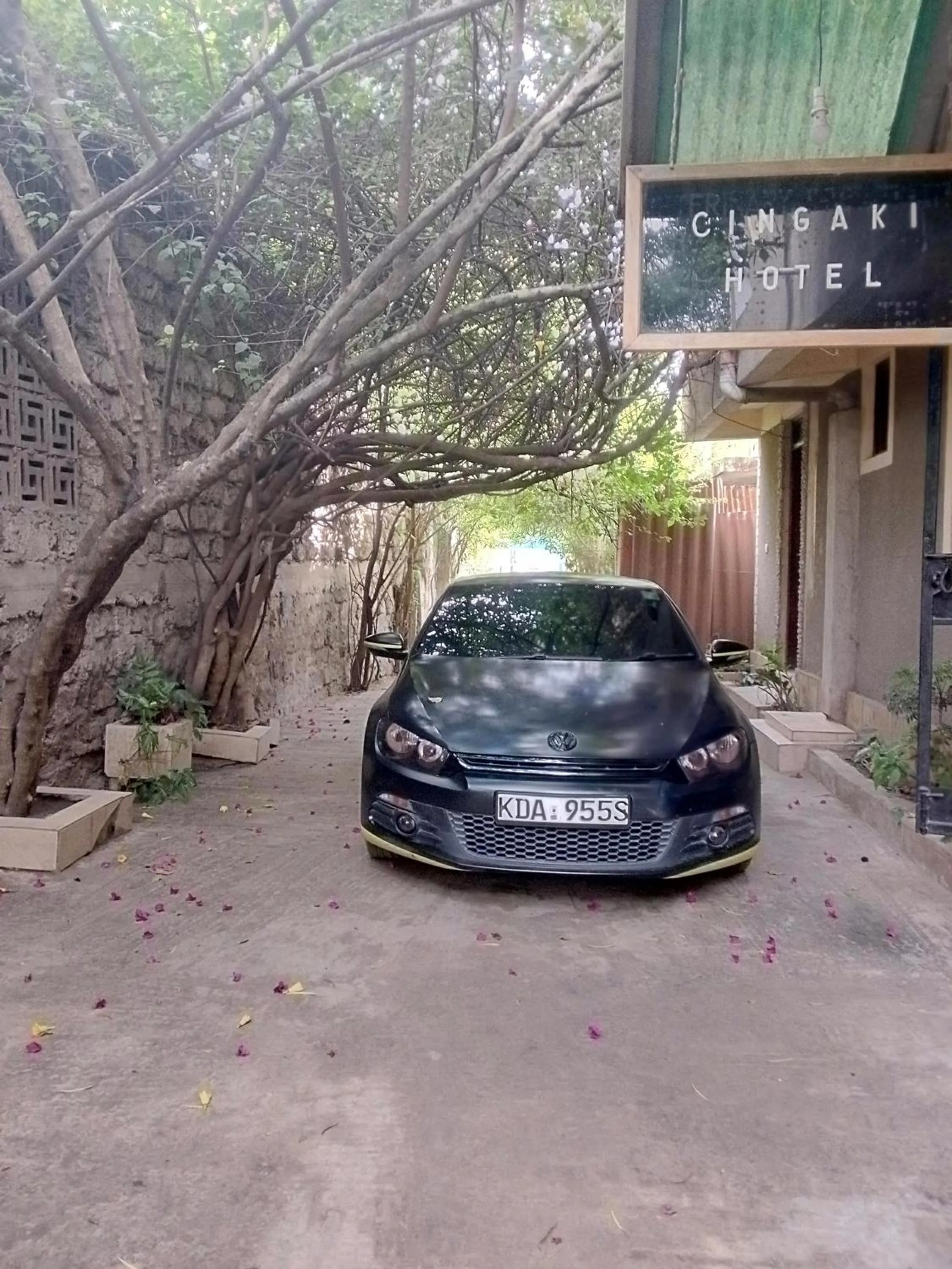 Parking in Cingaki Hotel
