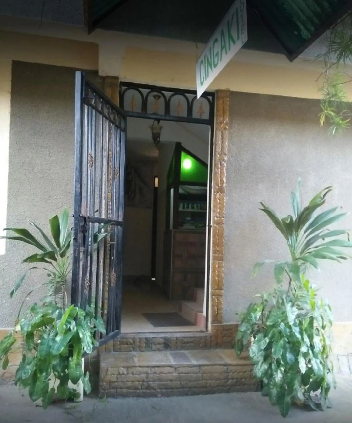 Facade/entrance in Cingaki Hotel