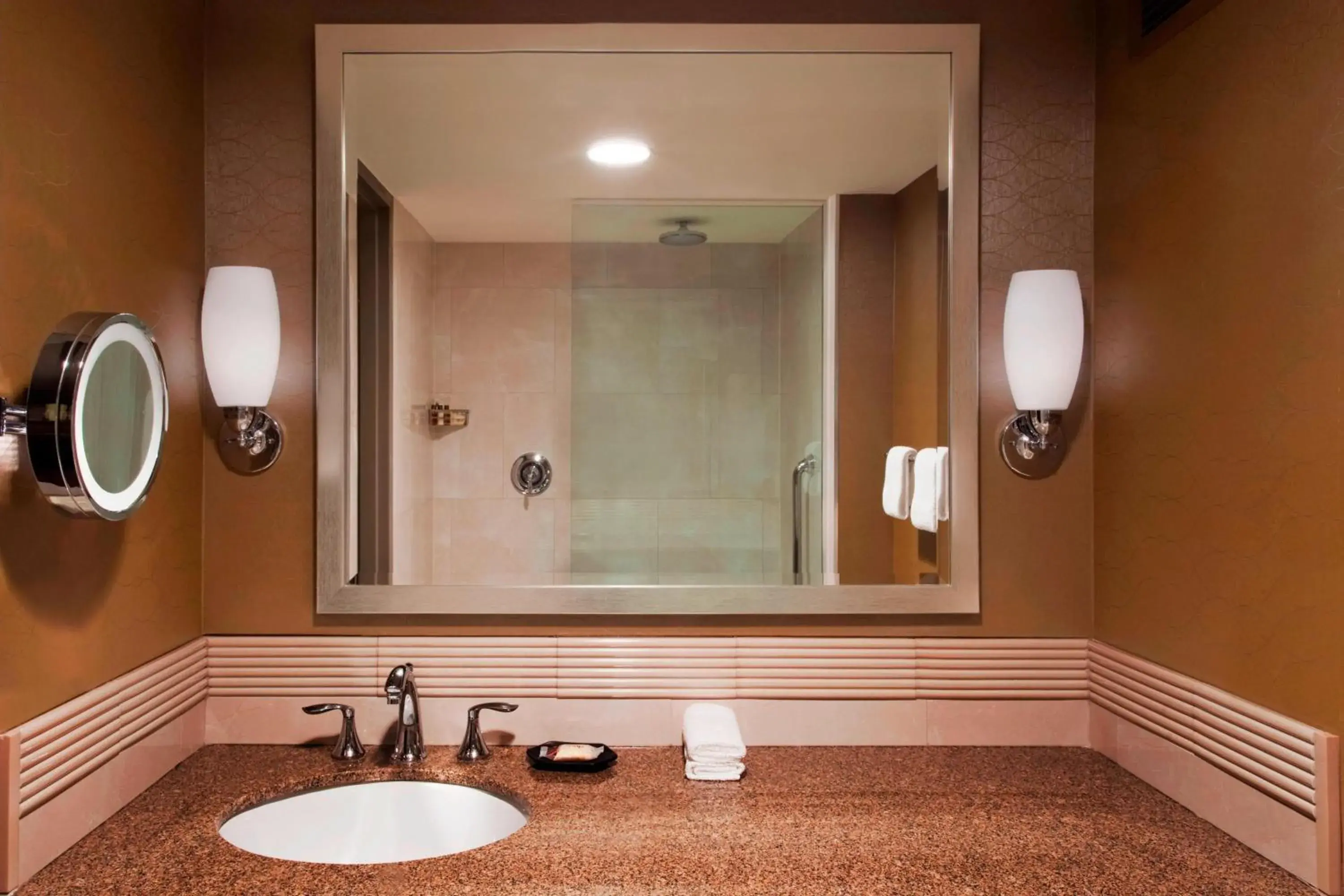 Guest Room, 1 King in Sheraton Greensboro Guest Room, 1 King in Sheraton Greensboro