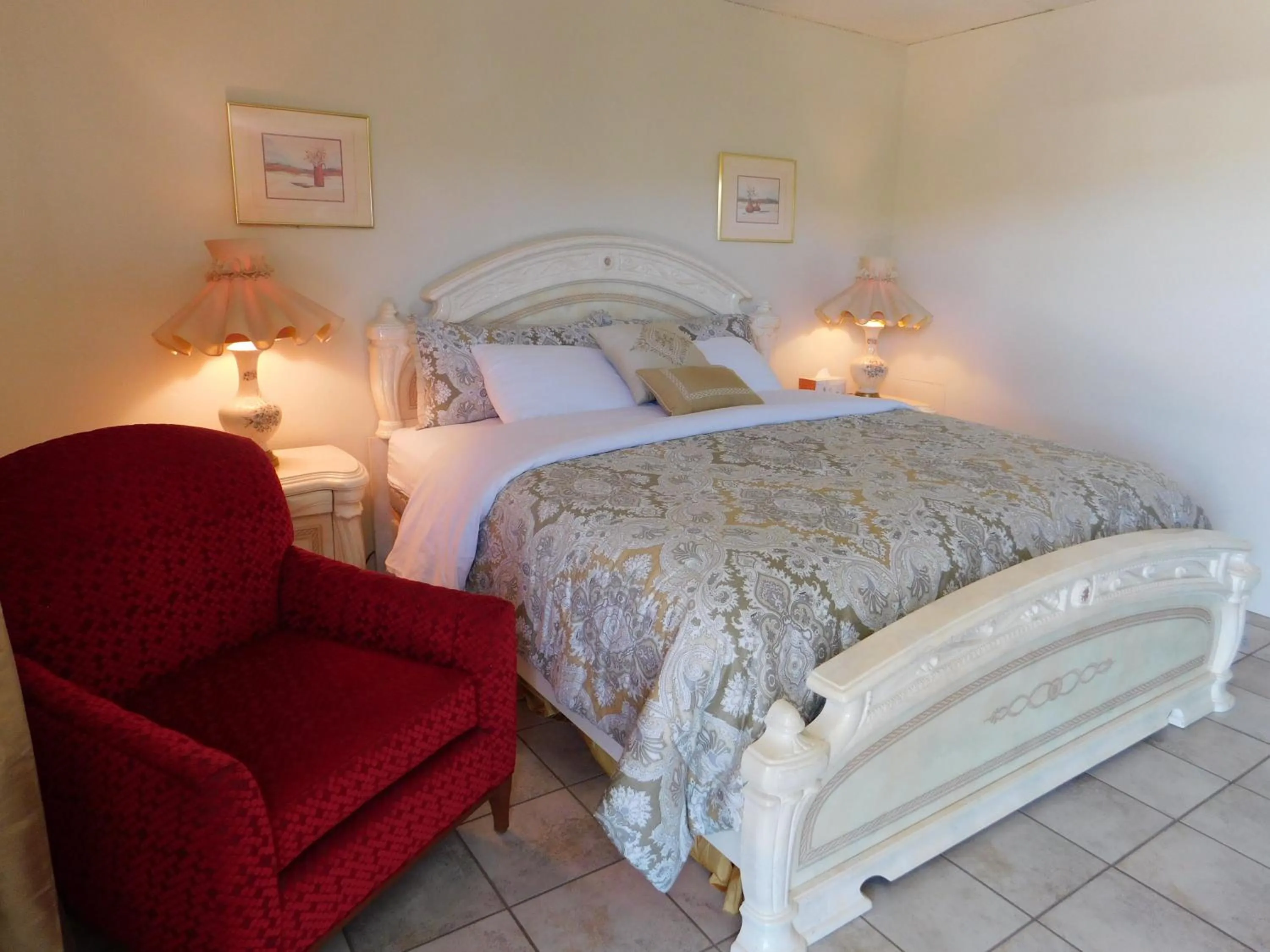 Bed in Drifter Motel