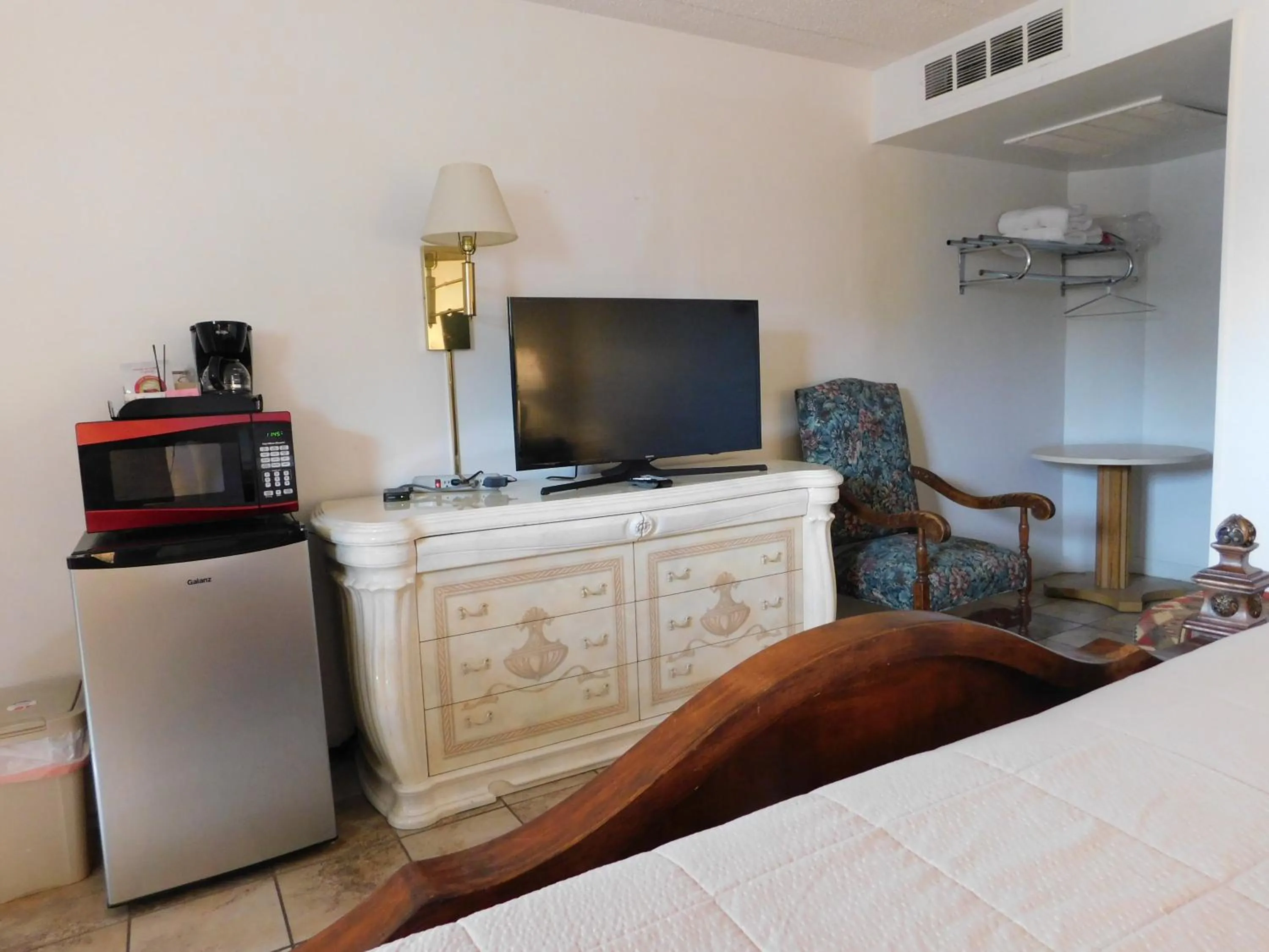 Bed in Drifter Motel