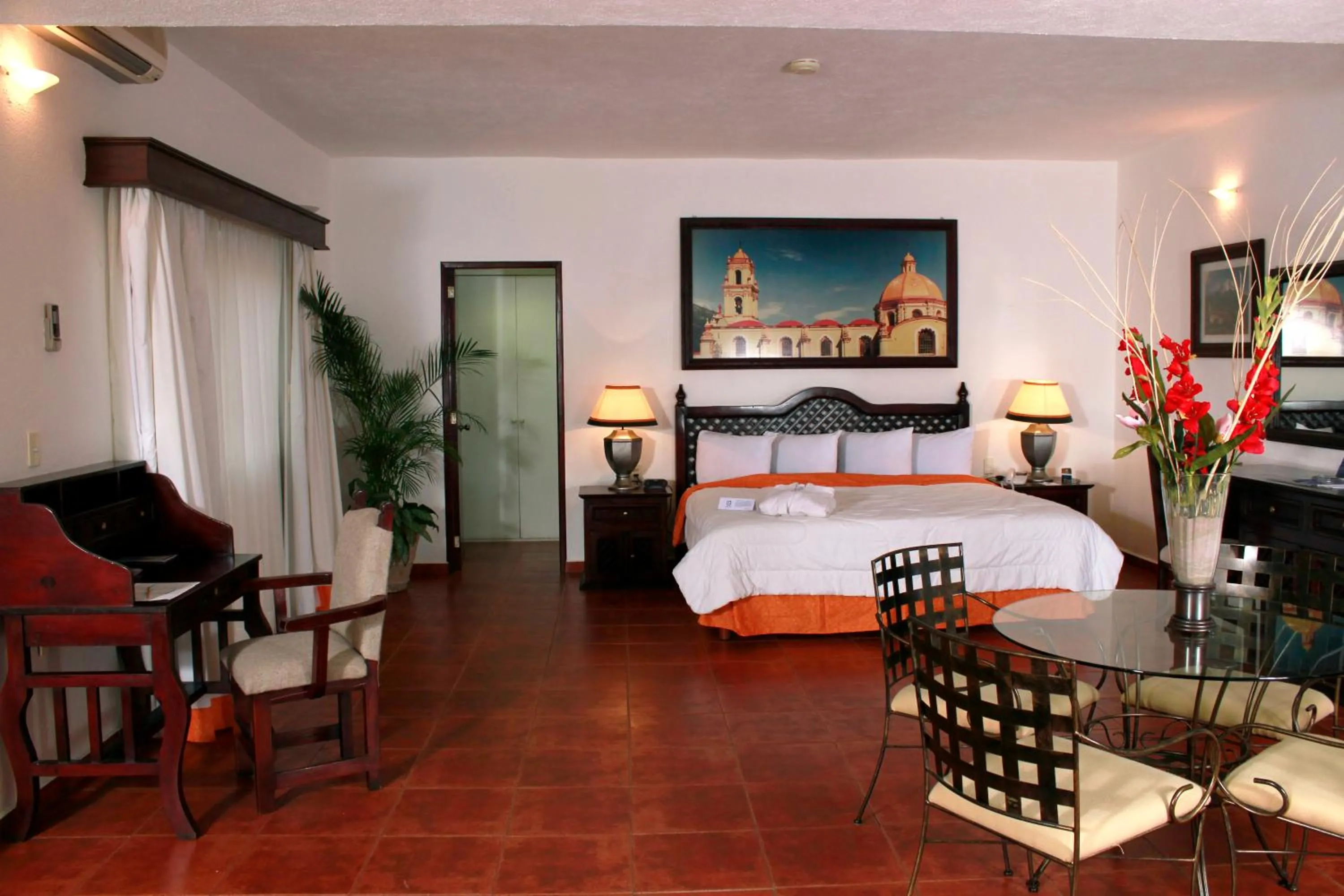 Photo of the whole room in Mision Orizaba