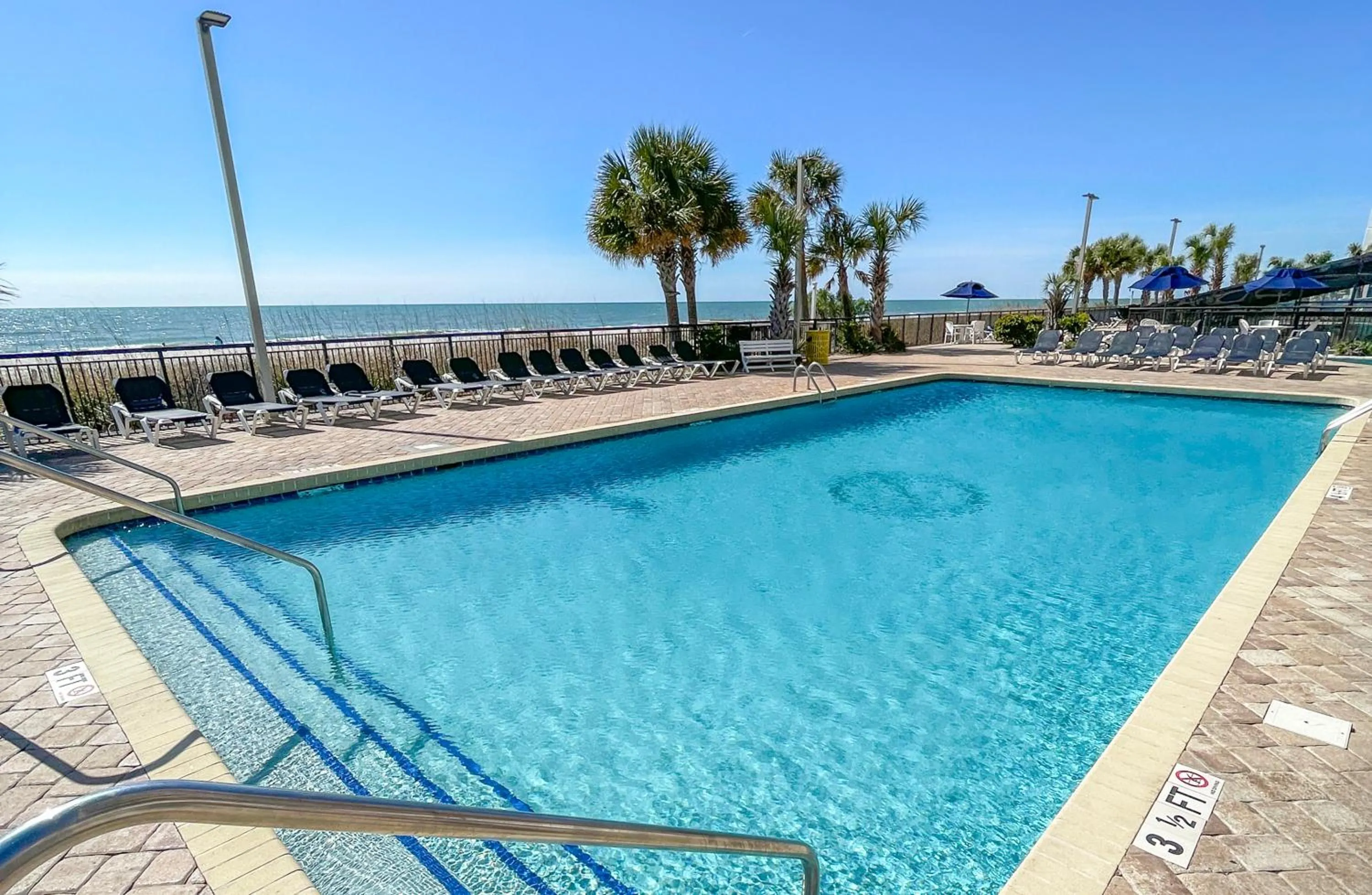 Swimming pool in Landmark Resort
