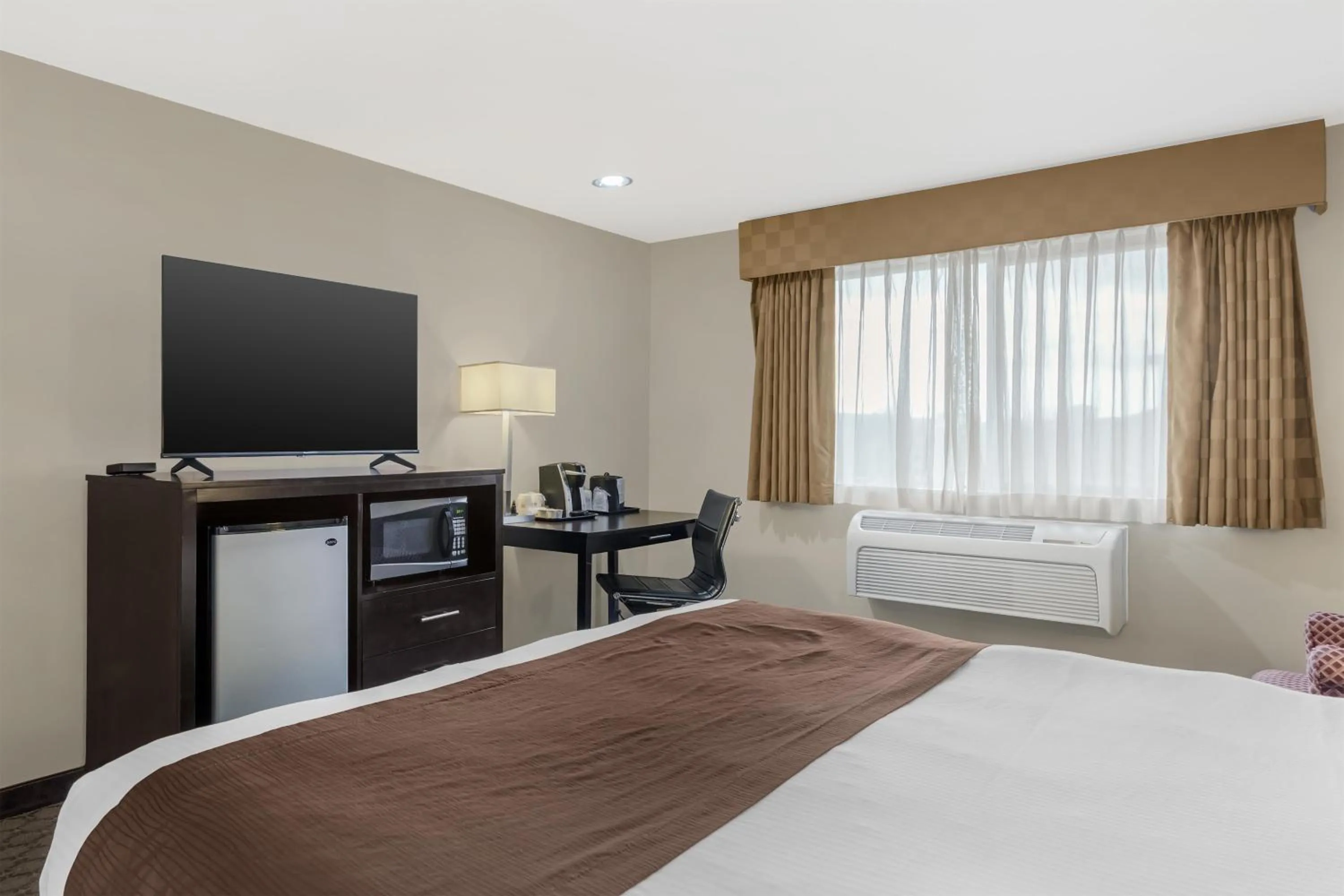 Bedroom, Bed in Best Western Sky Valley Inn