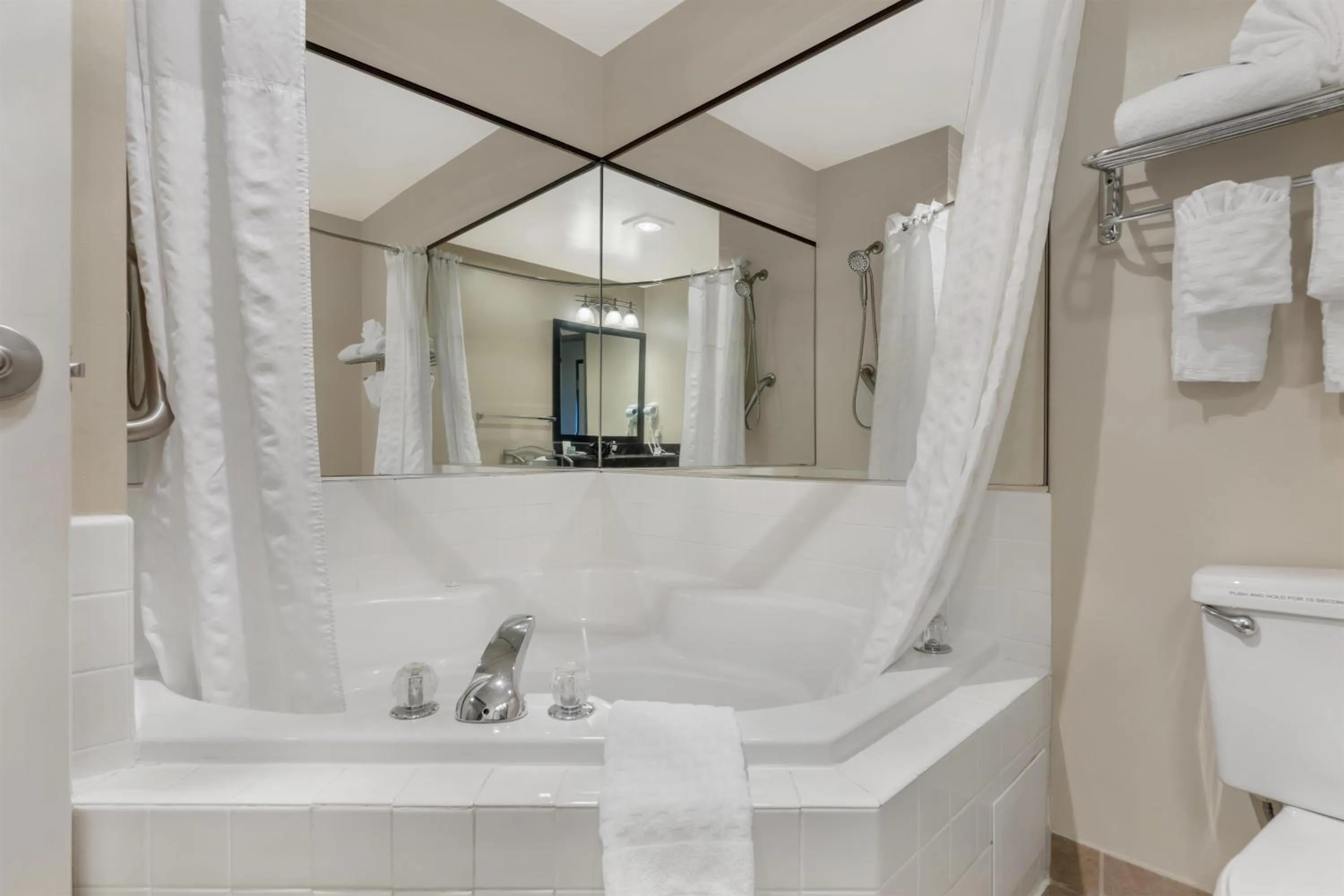 Bedroom in Best Western Sky Valley Inn