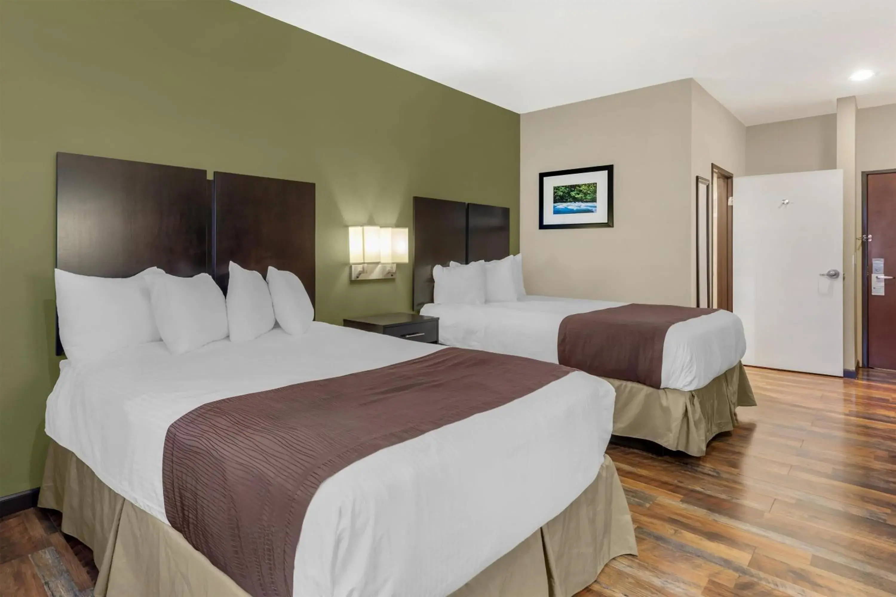 Queen Room with Two Queen Beds - Non-Smoking in Best Western Sky Valley Inn Queen Room with Two Queen Beds - Non-Smoking in Best Western Sky Valley Inn