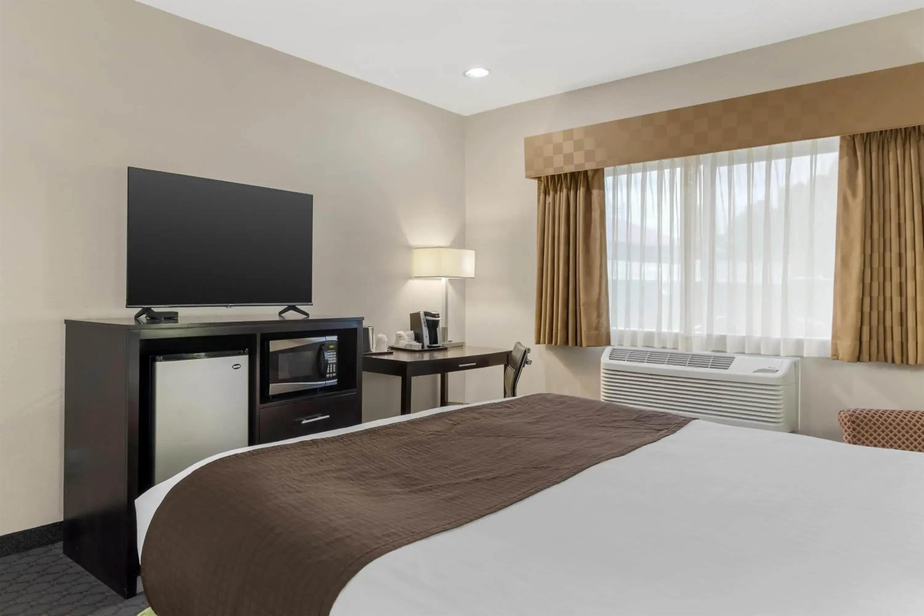 King Room with Sofa Bed - Non-Smoking in Best Western Sky Valley Inn King Room with Sofa Bed - Non-Smoking in Best Western Sky Valley Inn