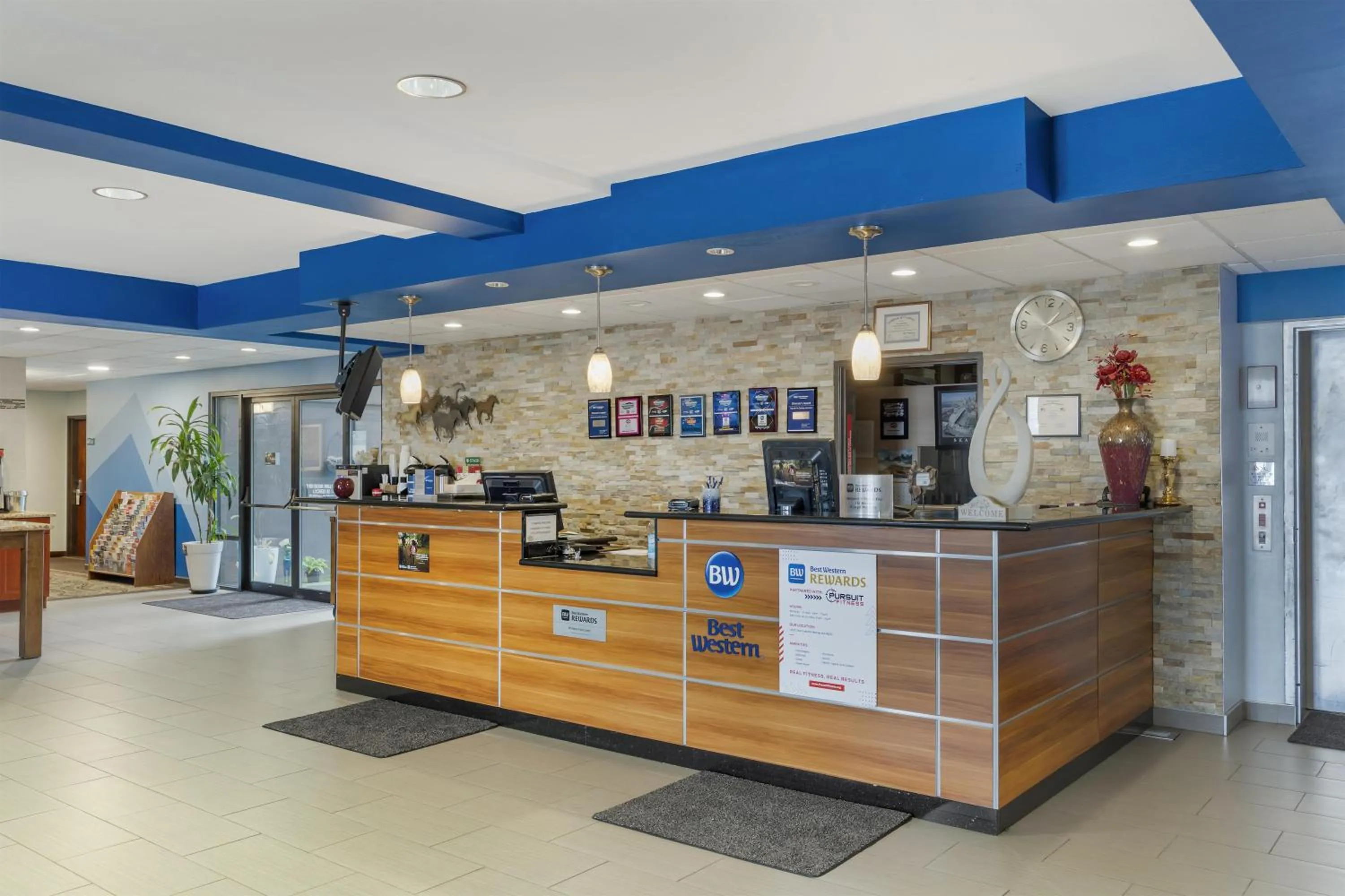 Lobby or reception in Best Western Sky Valley Inn