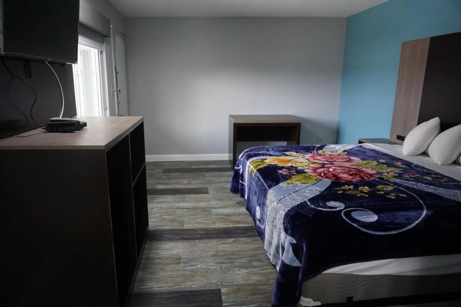 Bed in Thunderbird Motel