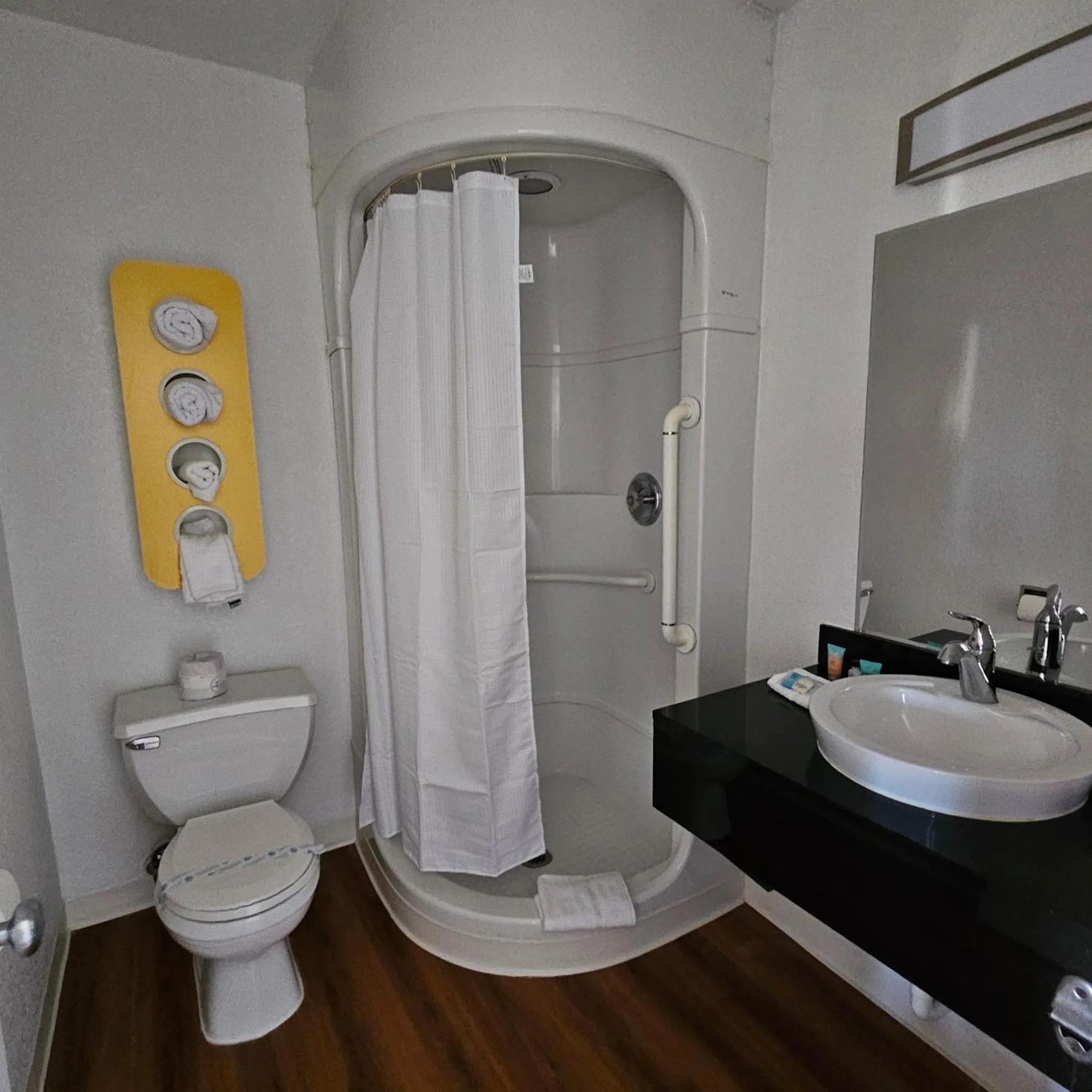 Bathroom in King Oscar Motel Centralia