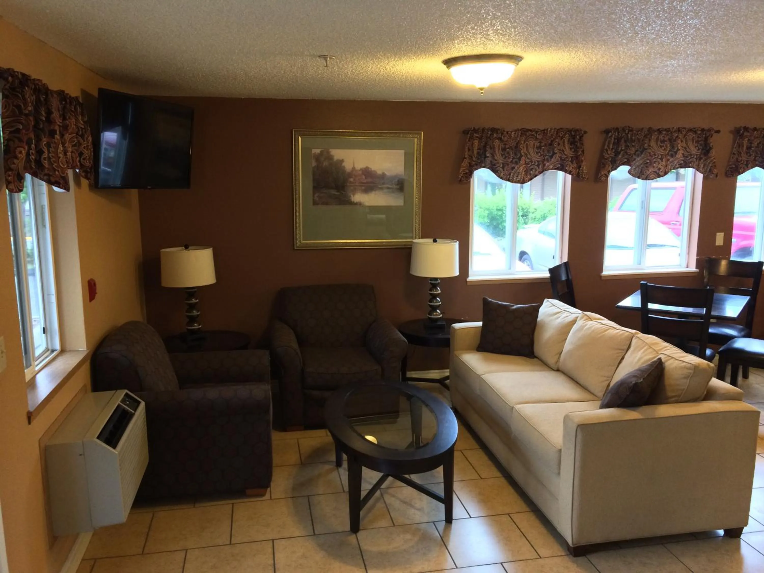 Seating area in King Oscar Motel Centralia