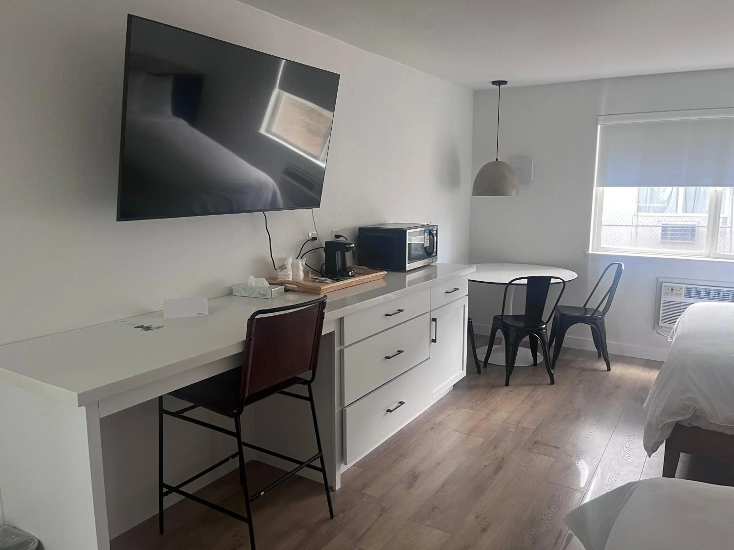 TV and multimedia in The Varsity Inn North