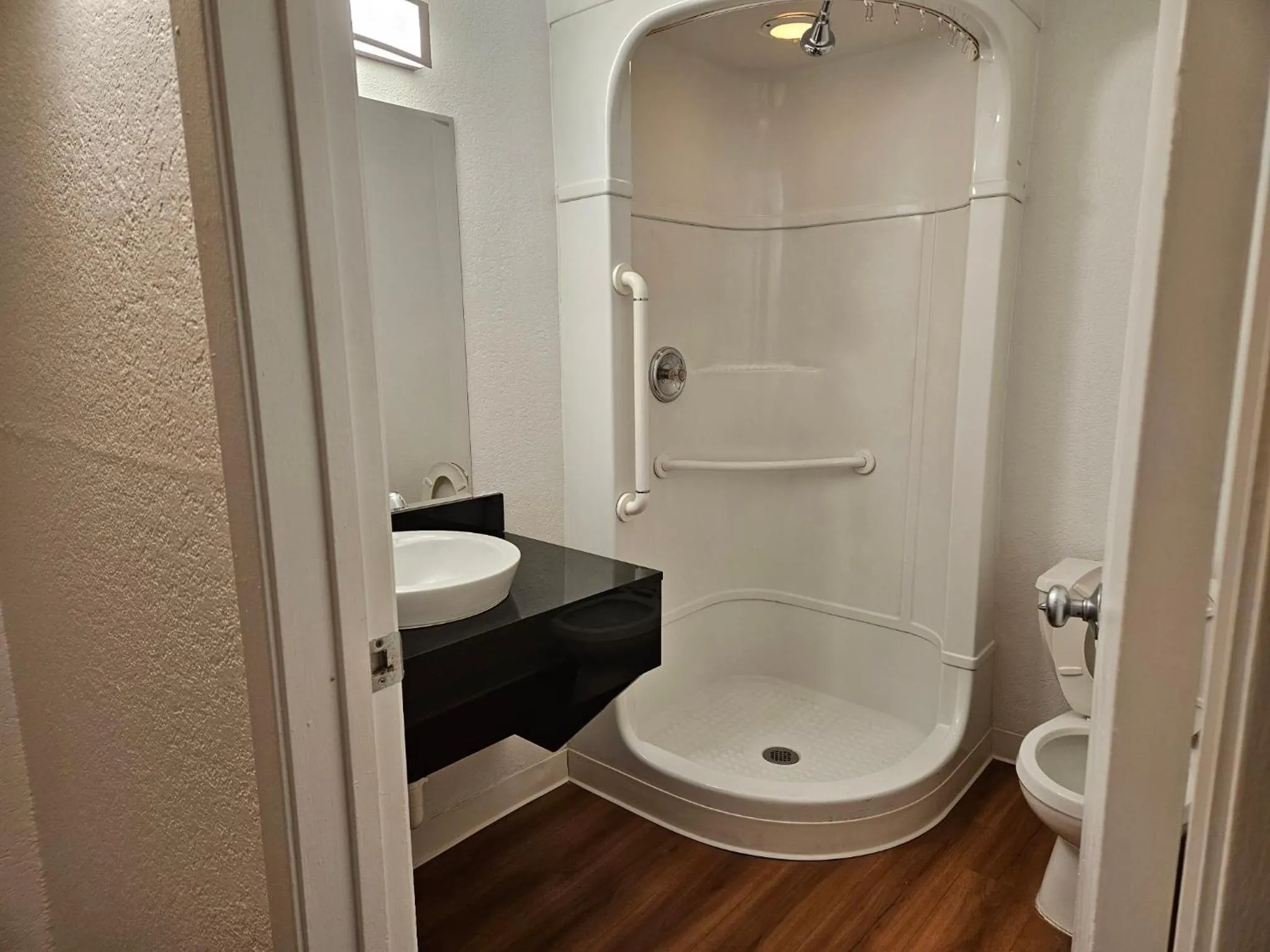 Bathroom in King Oscar Motel Centralia