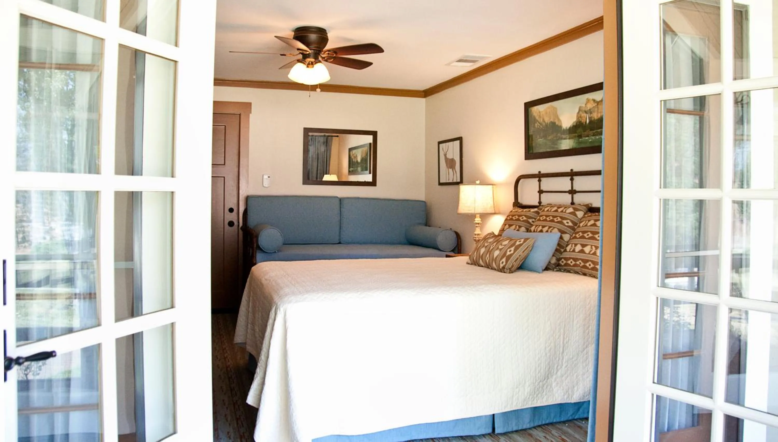 Photo of the whole room, Bed in Sierra Sky Ranch