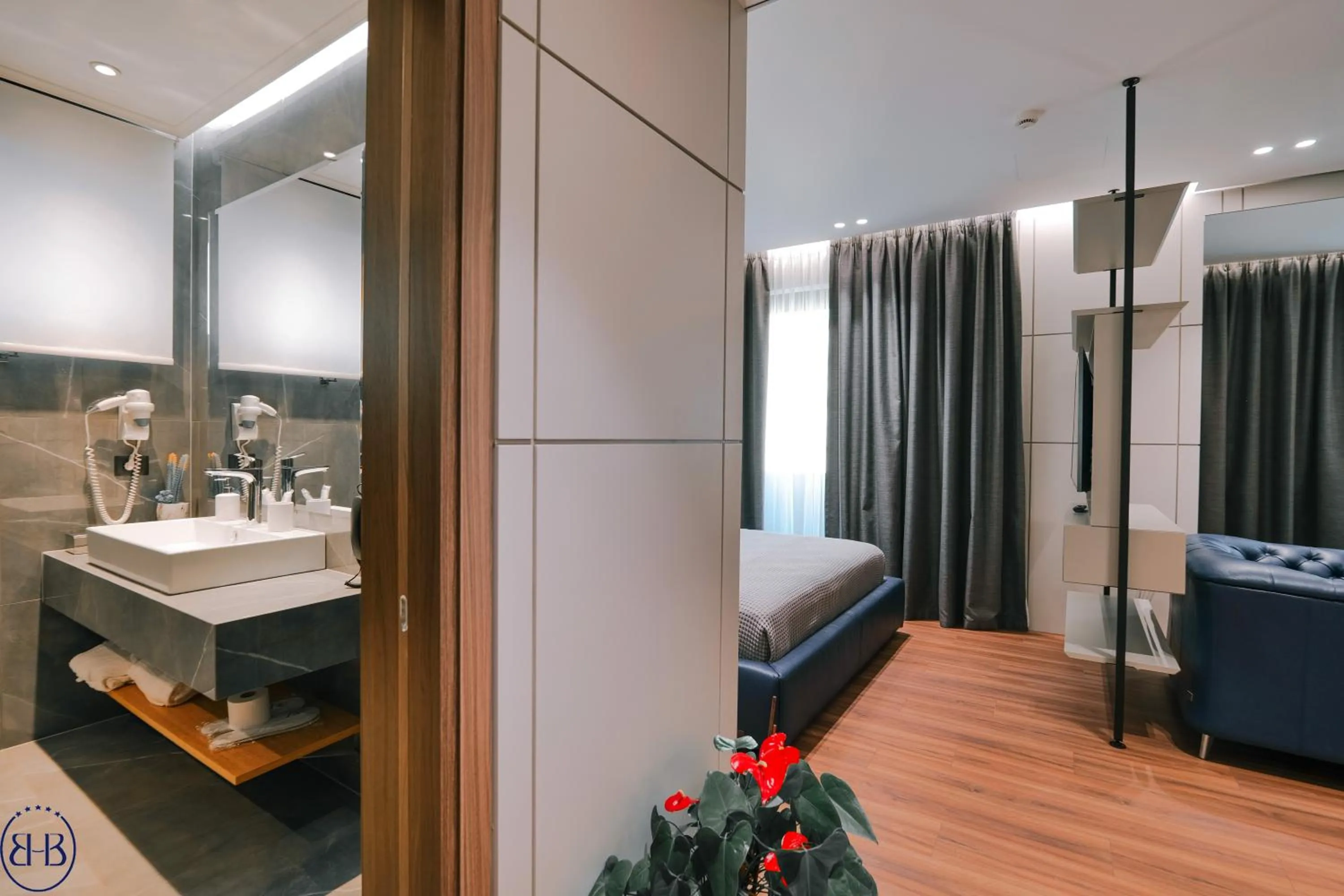 Bathroom, Bed in Hotel Saranda Butrinti, Affiliated by Melia