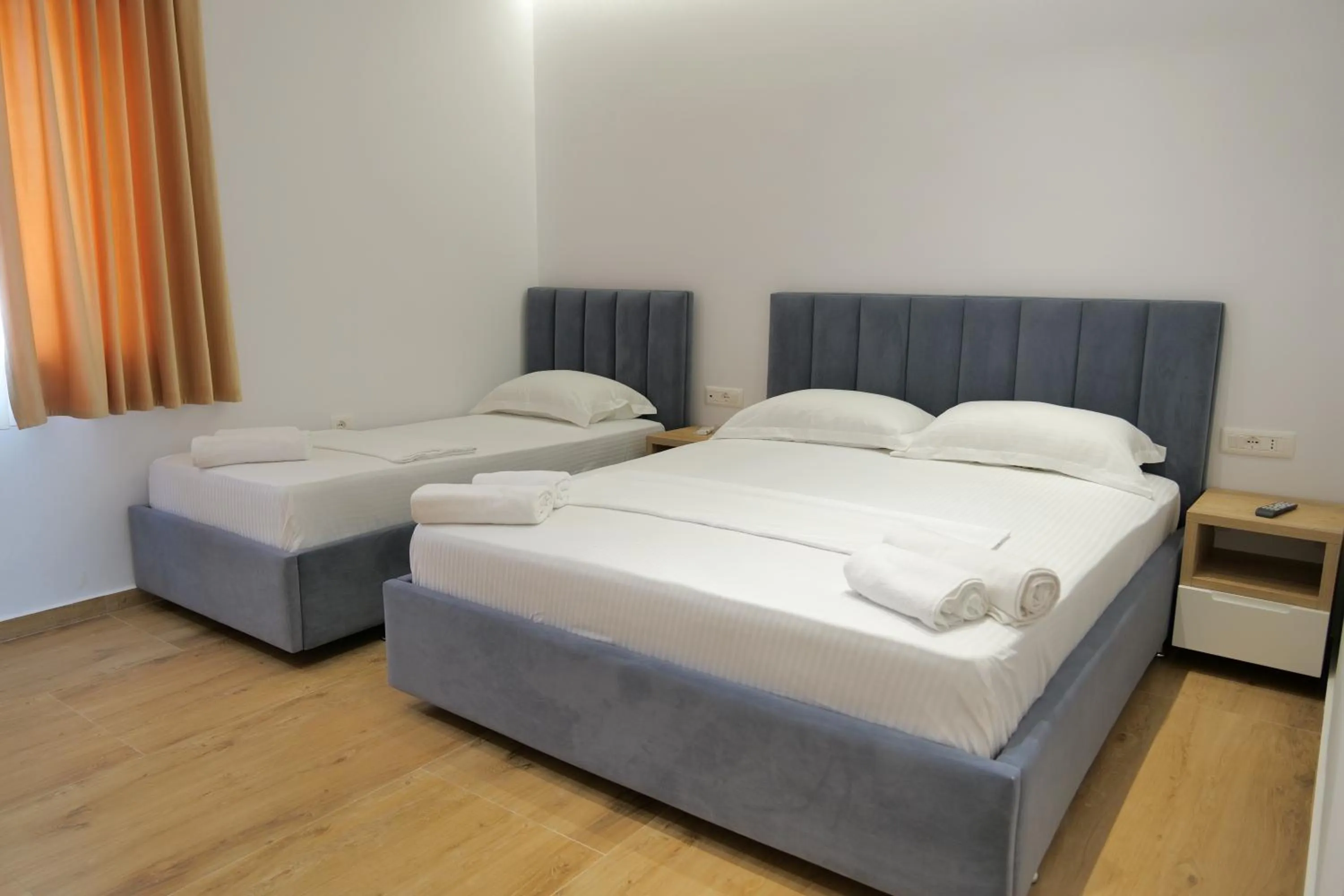 Bedroom, Bed in Summer Point Hotel