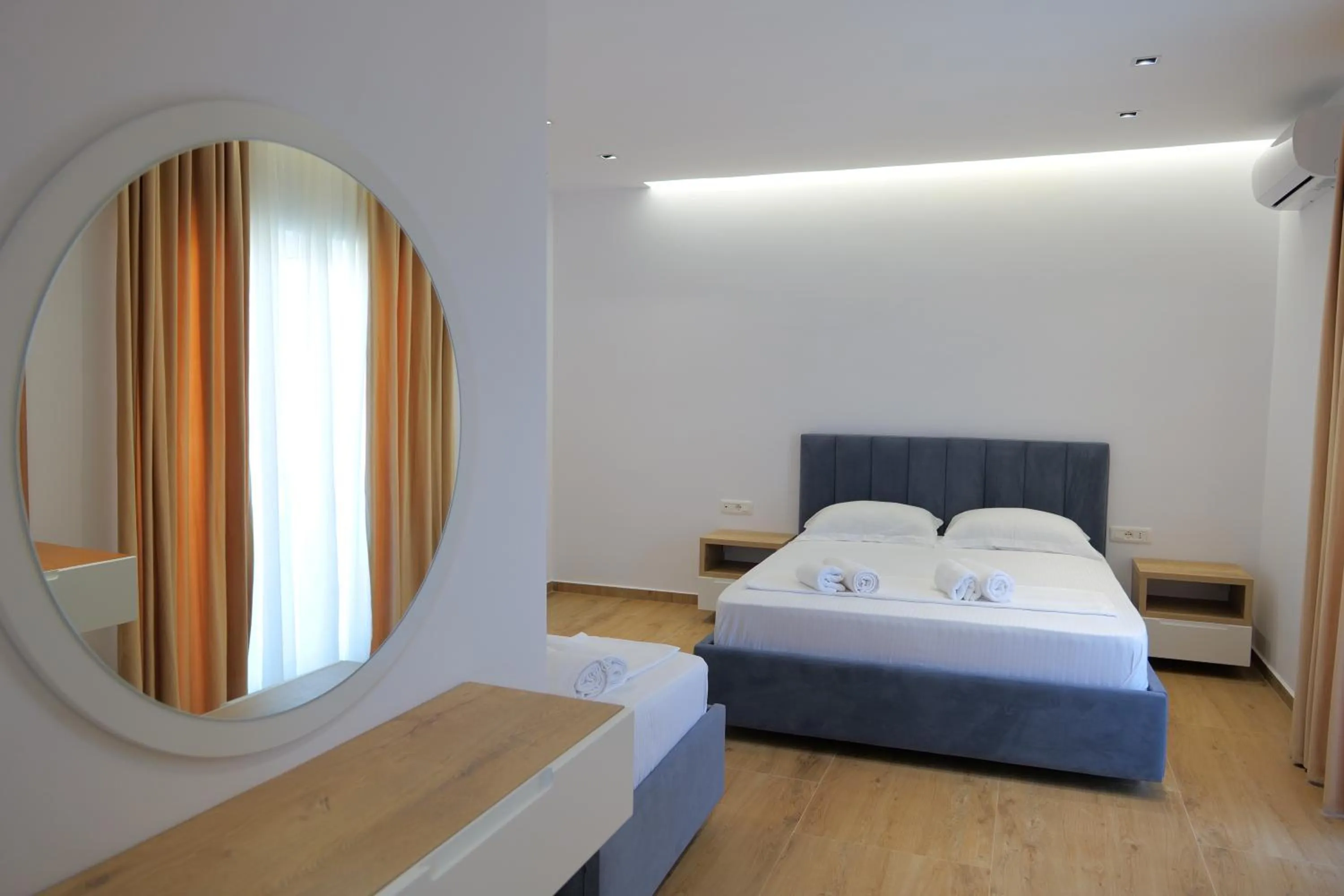 Bedroom, Bed in Summer Point Hotel