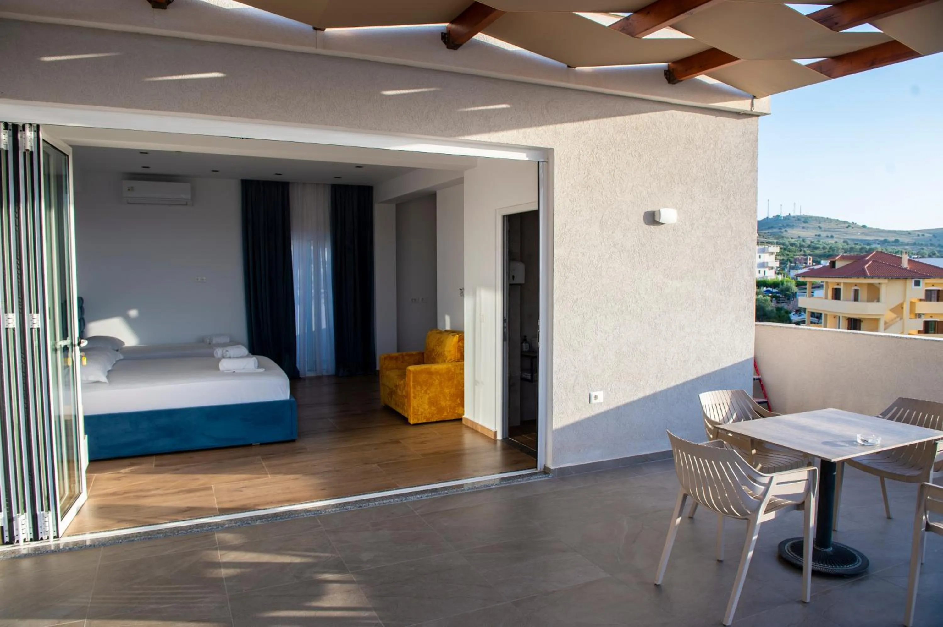 Bedroom, Bed in Summer Point Hotel