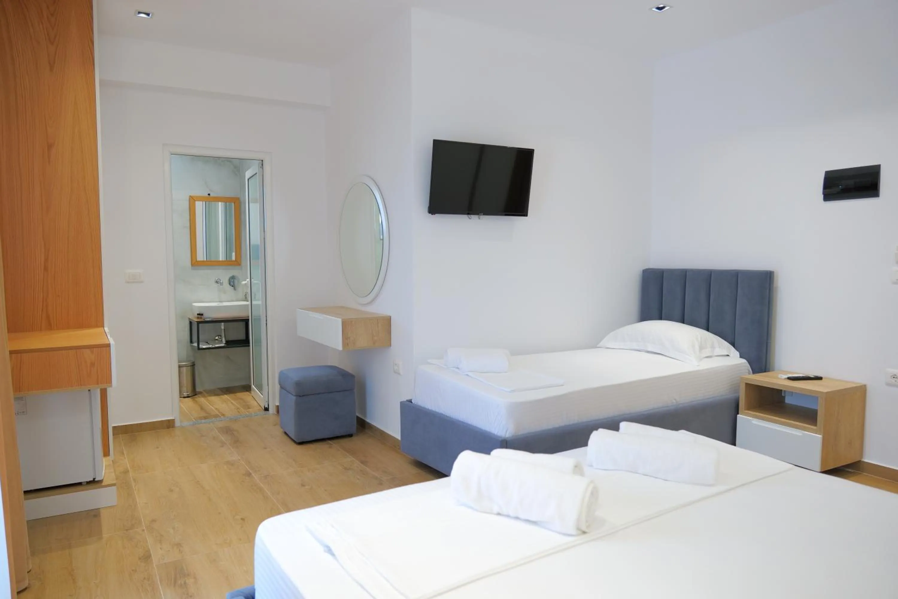 Bedroom, Bed in Summer Point Hotel