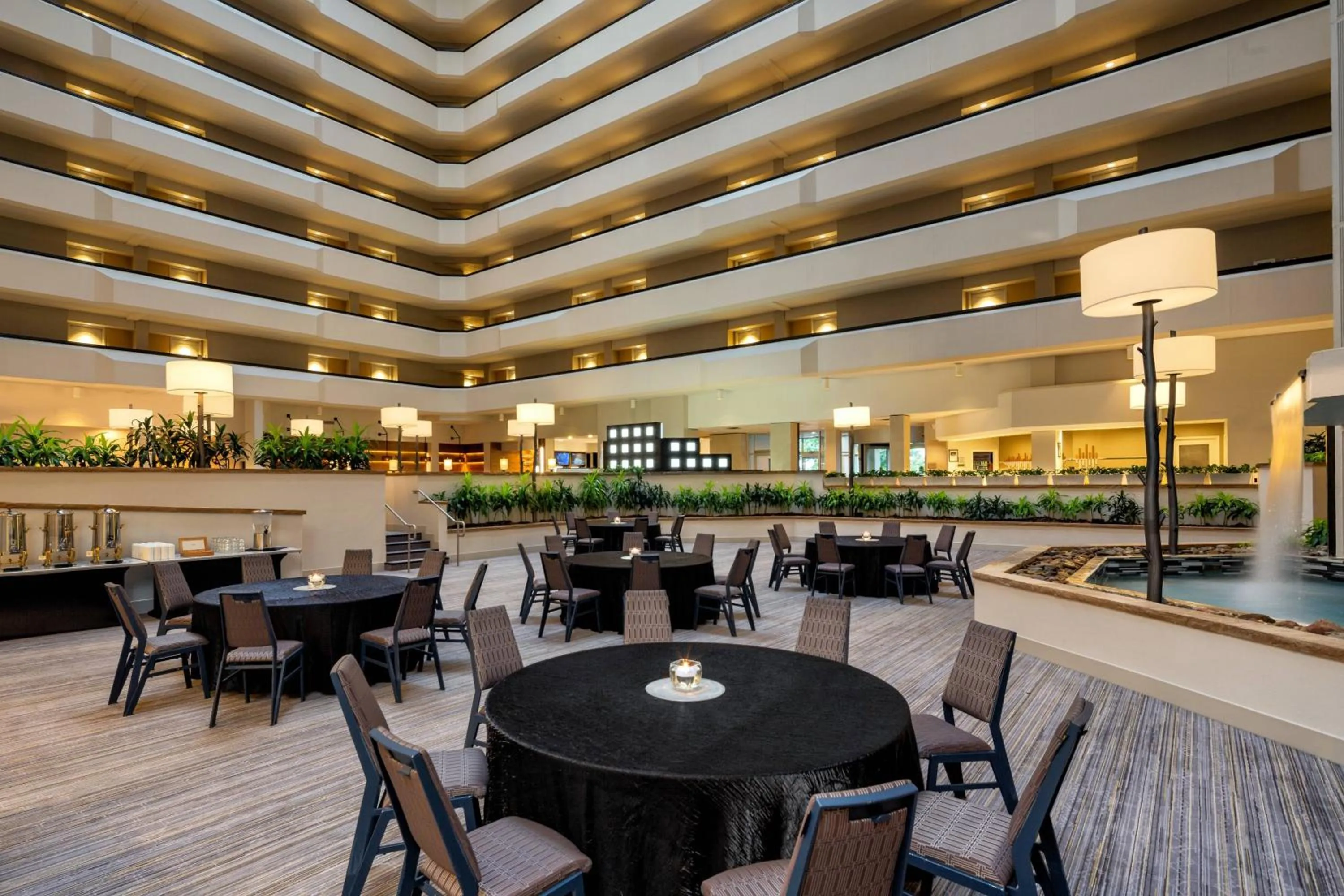 Lobby or reception in Sheraton West Des Moines