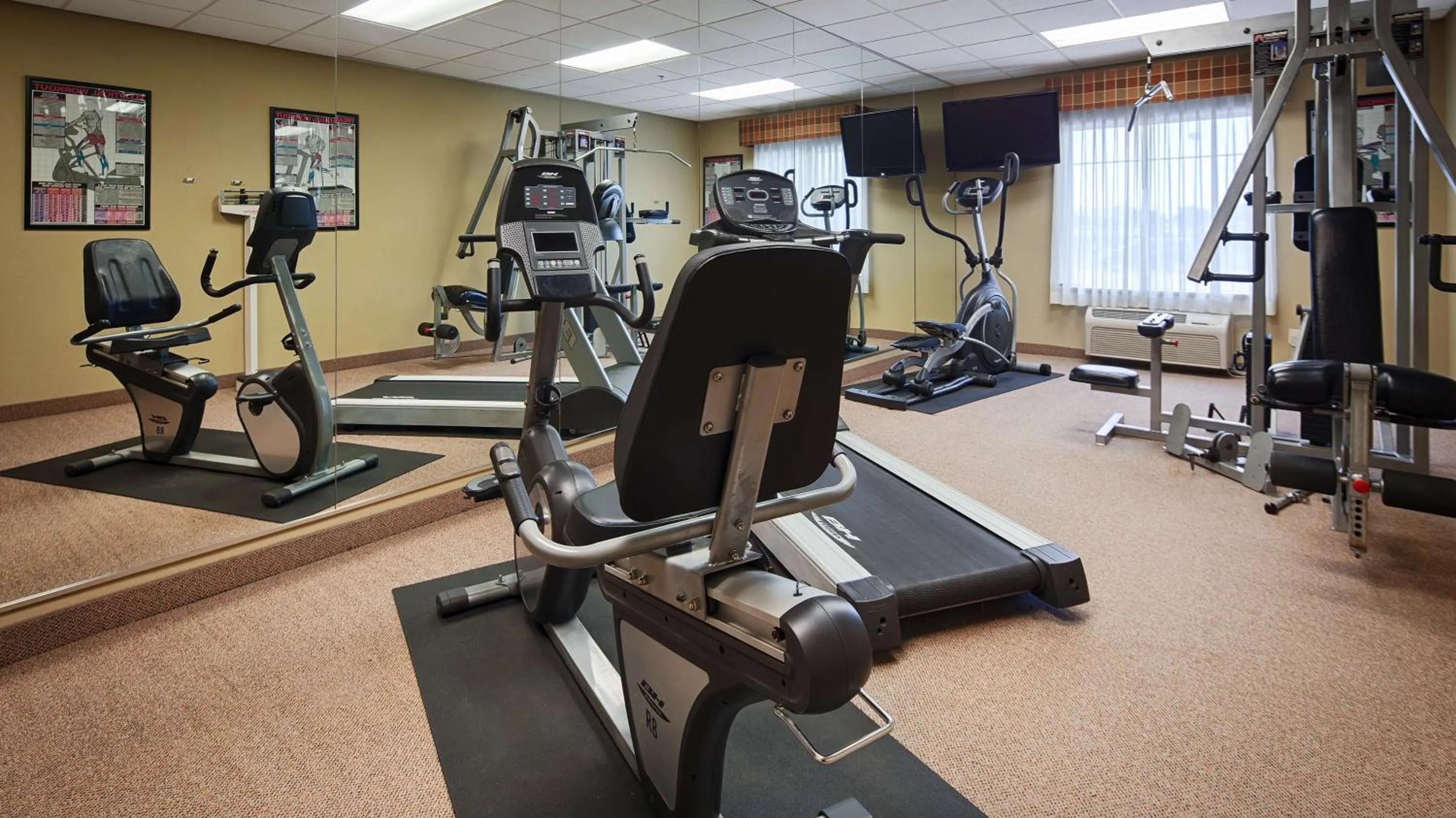 Fitness centre/facilities in Best Western Plus Katy Inn & Suites