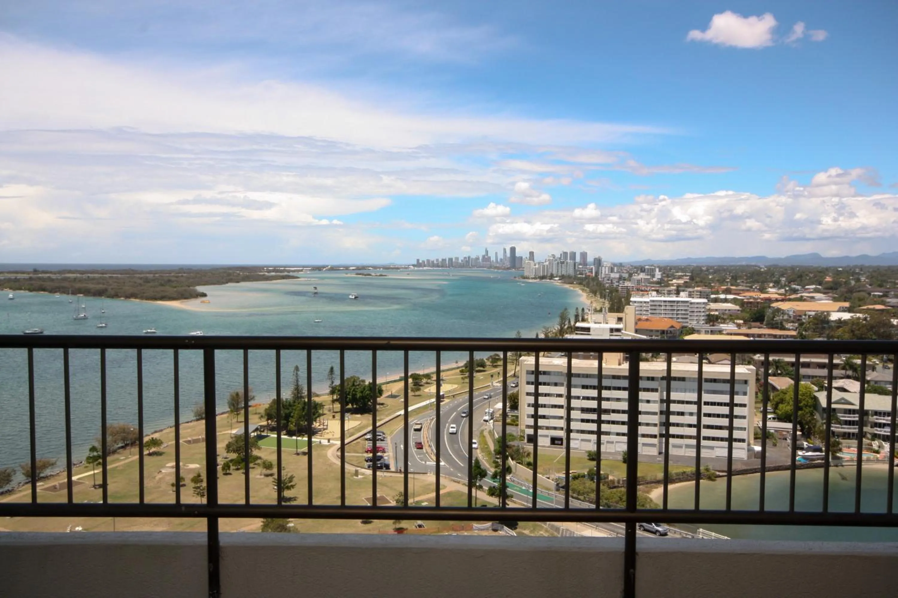 Balcony/Terrace in Broadwater Shores Waterfront Apartments