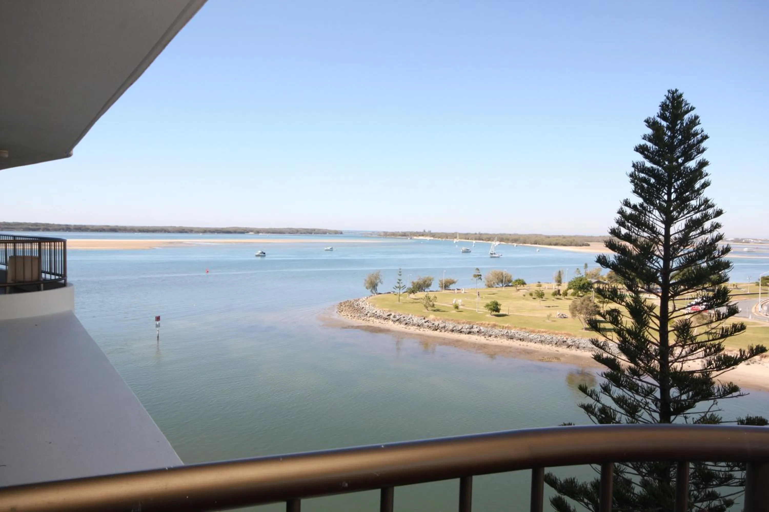 Balcony/Terrace in Broadwater Shores Waterfront Apartments