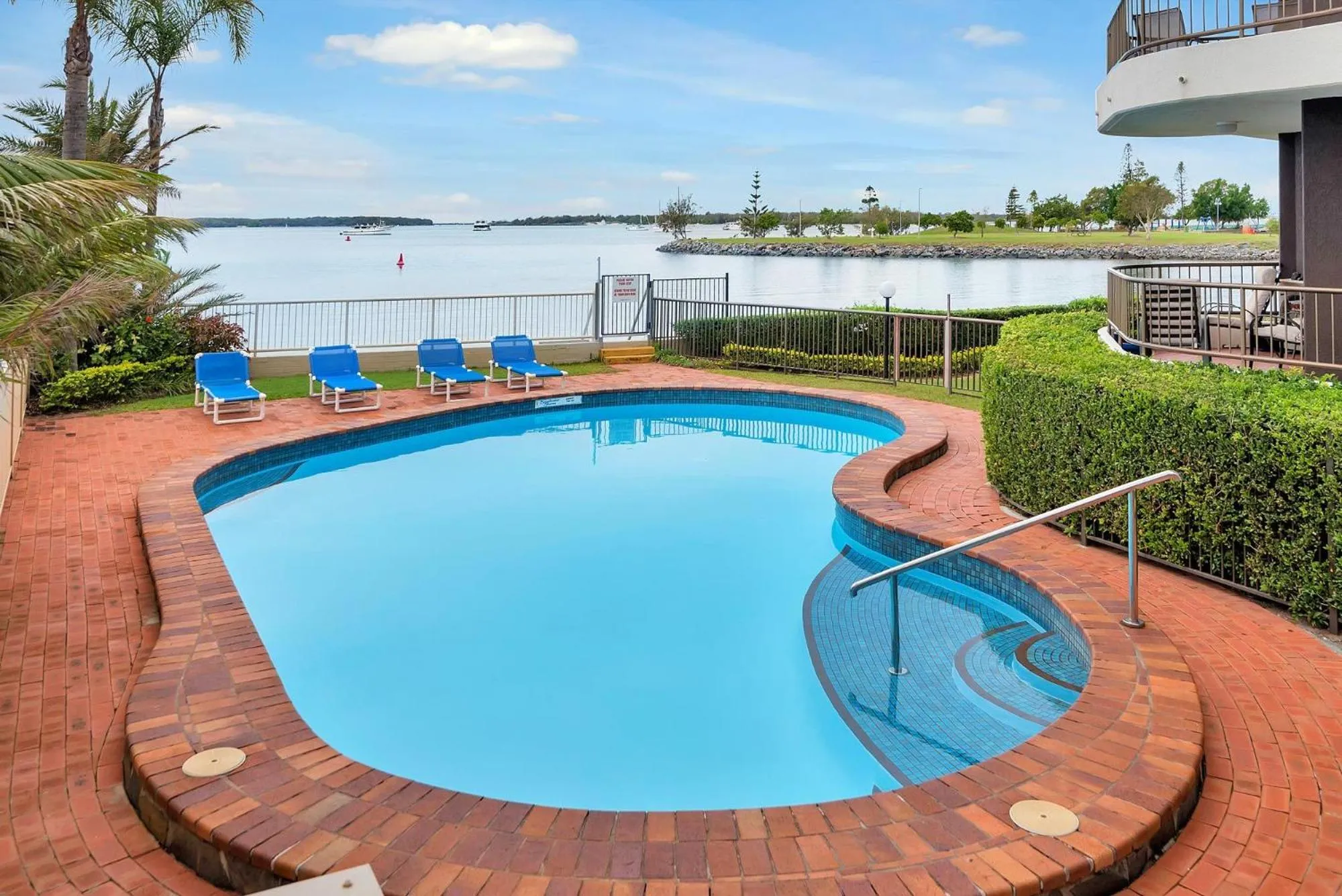 Swimming pool in Broadwater Shores Waterfront Apartments