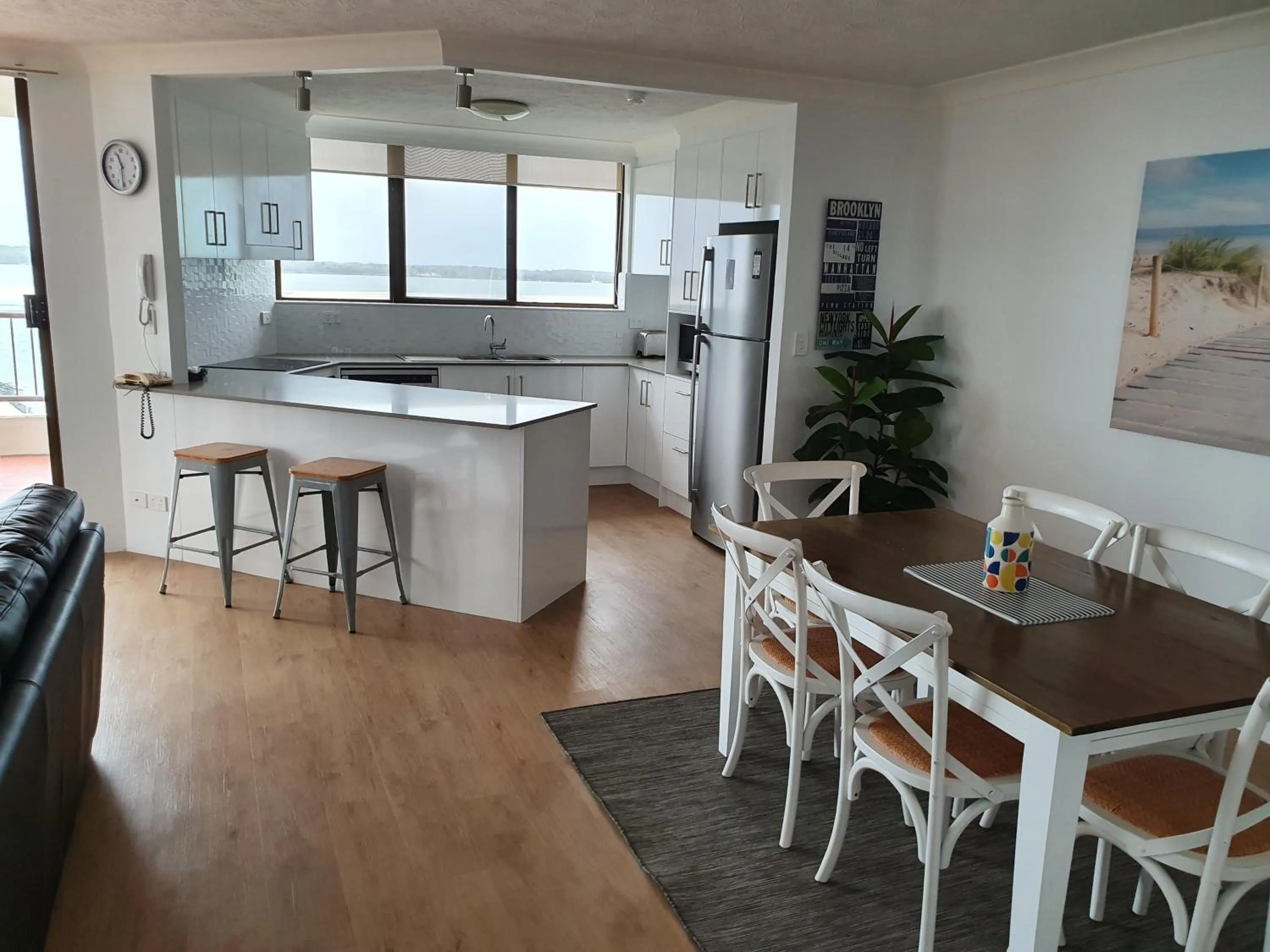 Kitchen or kitchenette in Broadwater Shores Waterfront Apartments