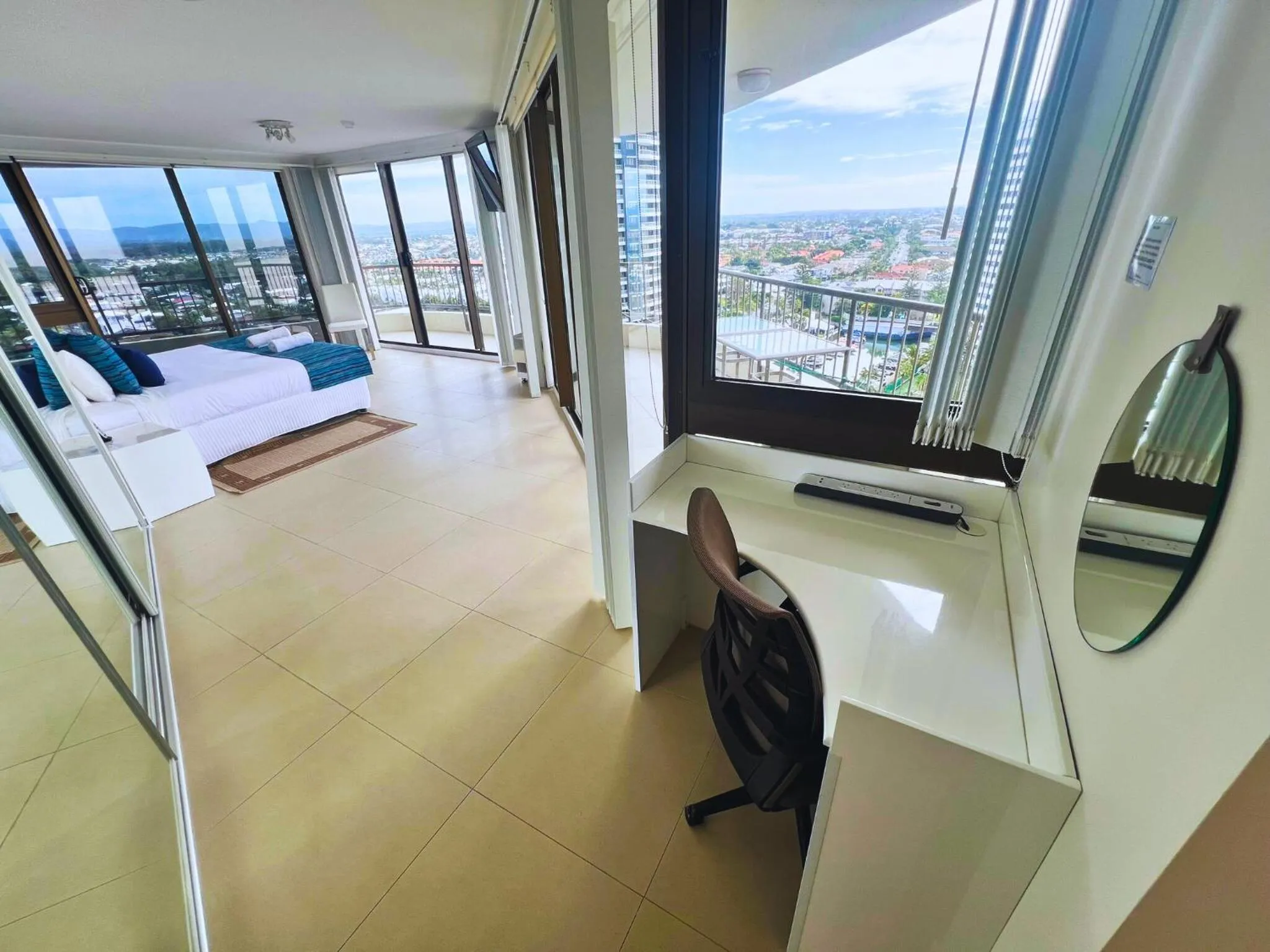 Bedroom, Bed in Broadwater Shores Waterfront Apartments