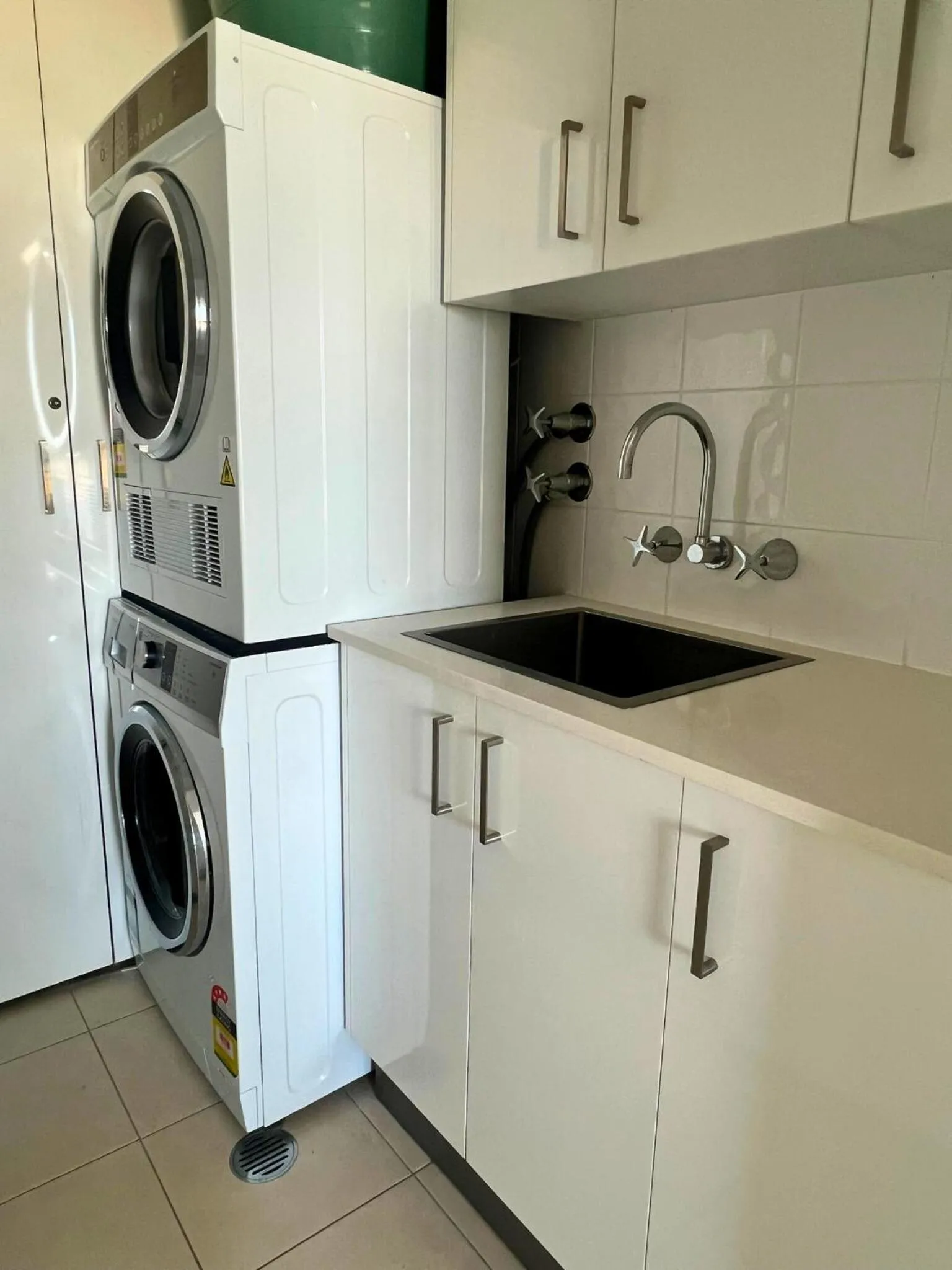 laundry in Broadwater Shores Waterfront Apartments