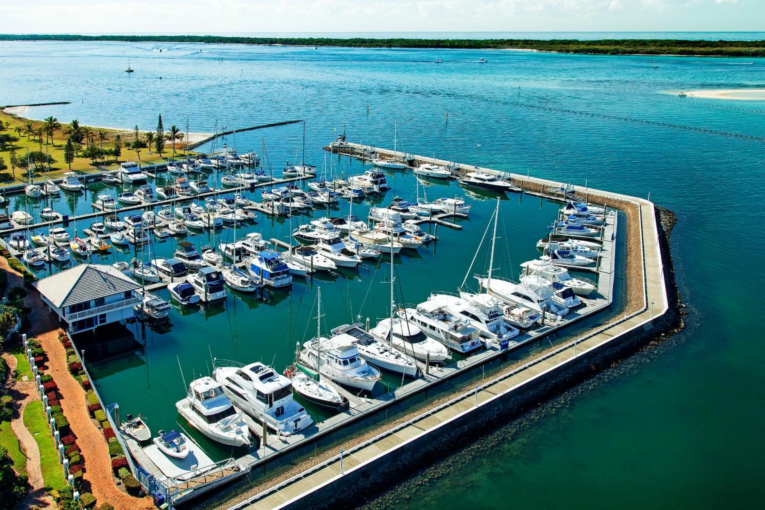 Bird's eye view in Broadwater Shores Waterfront Apartments