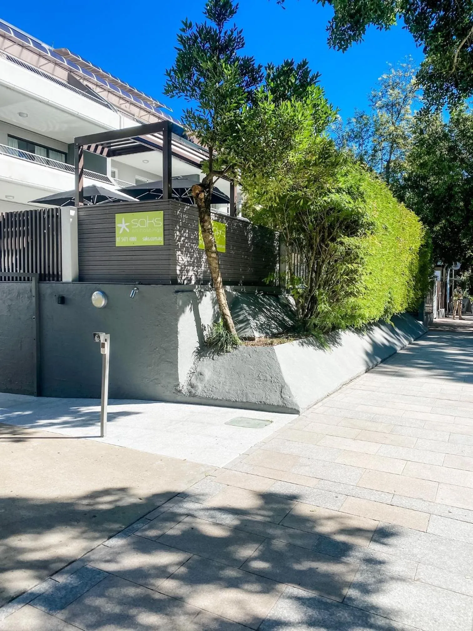 Facade/entrance in Saks on Hastings