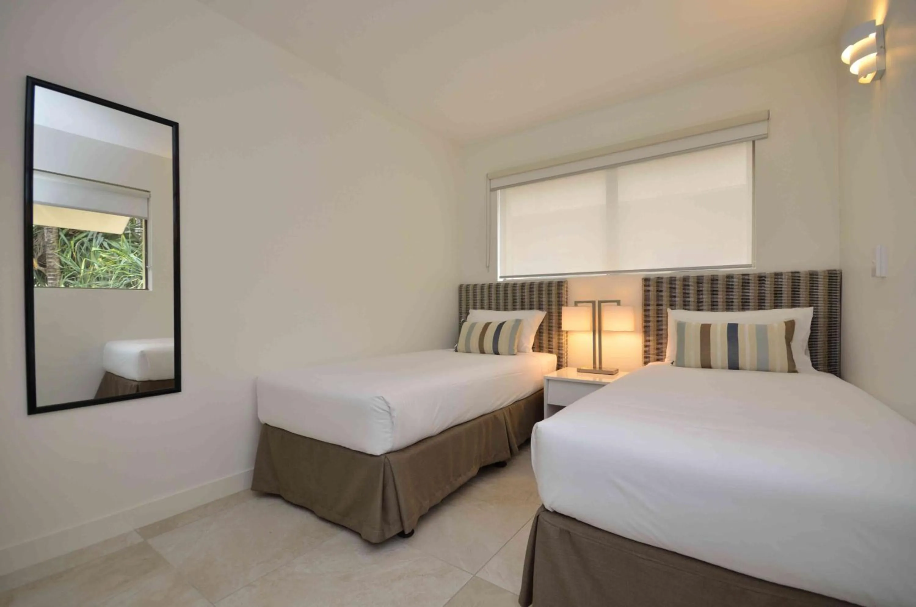 Photo of the whole room, Bed in Saks on Hastings