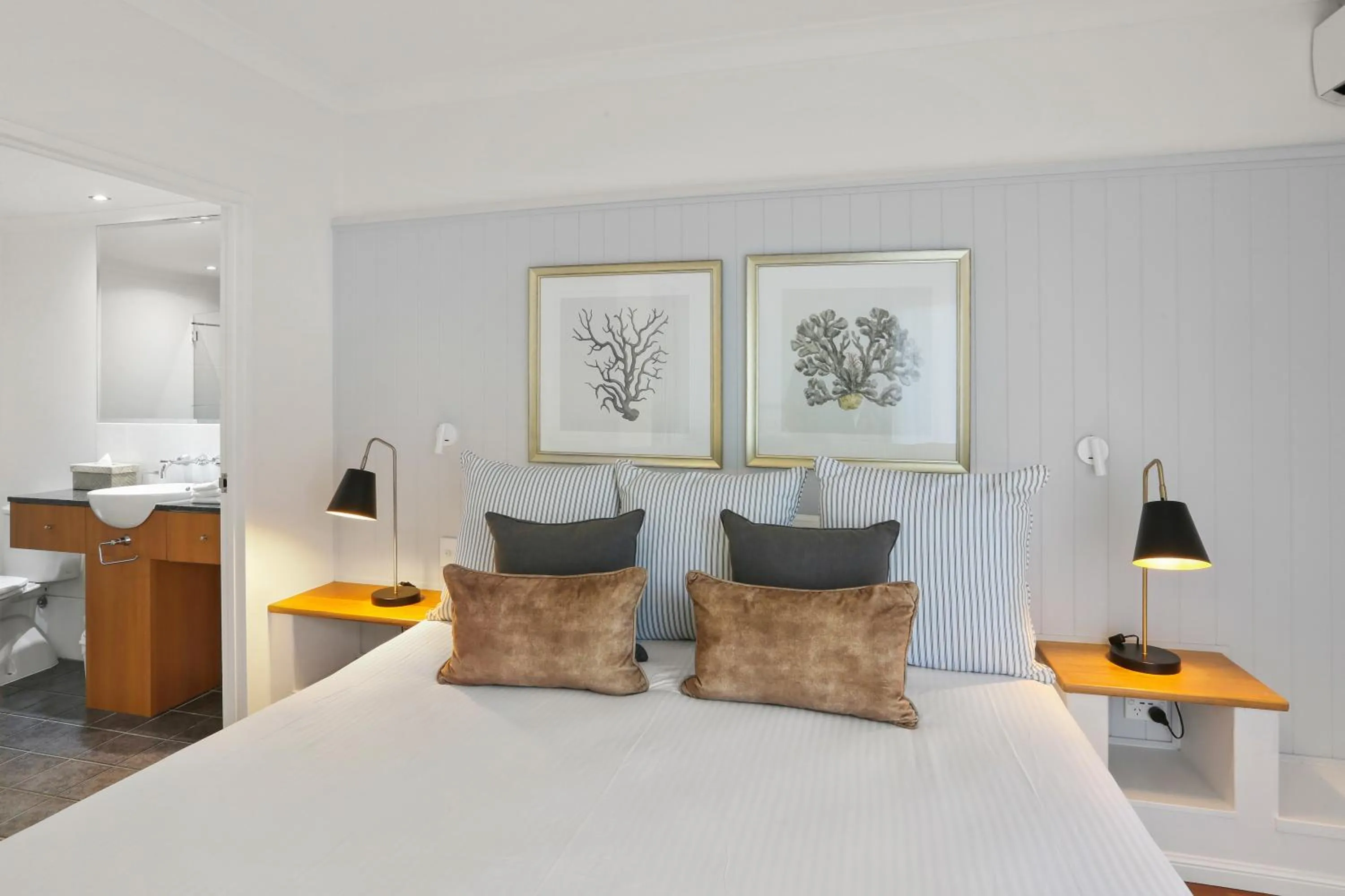 Bedroom, Bed in Alamanda Palm Cove by Lancemore