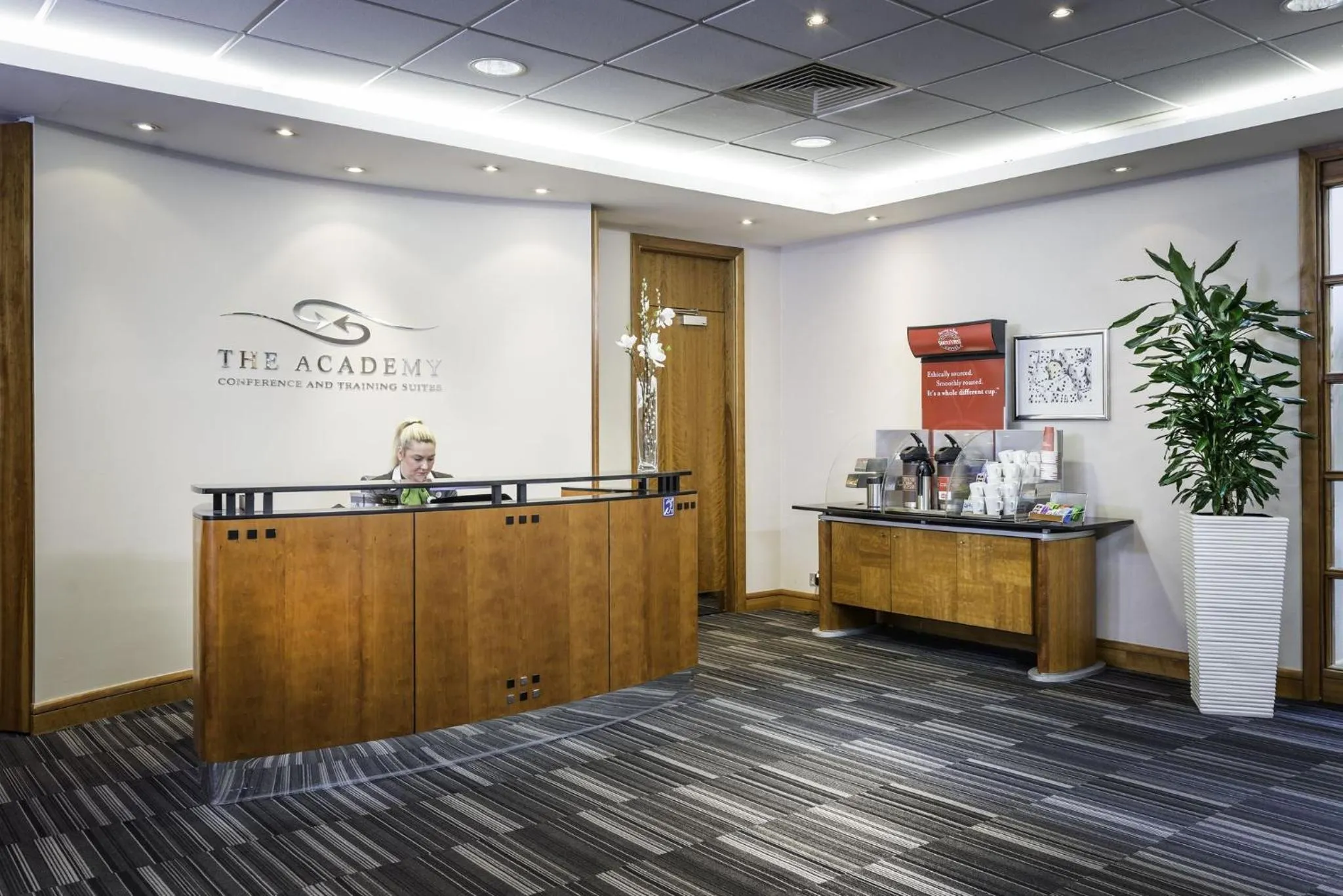 Restaurant/places to eat in Holiday Inn Milton Keynes Central by IHG