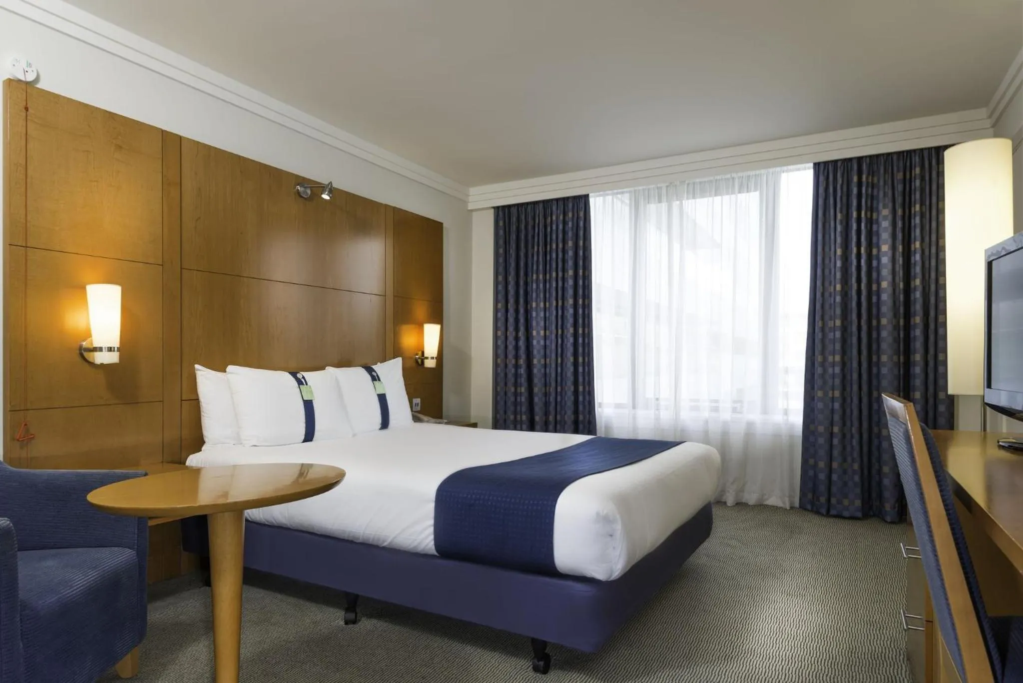 Photo of the whole room, Bed in Holiday Inn Milton Keynes Central by IHG