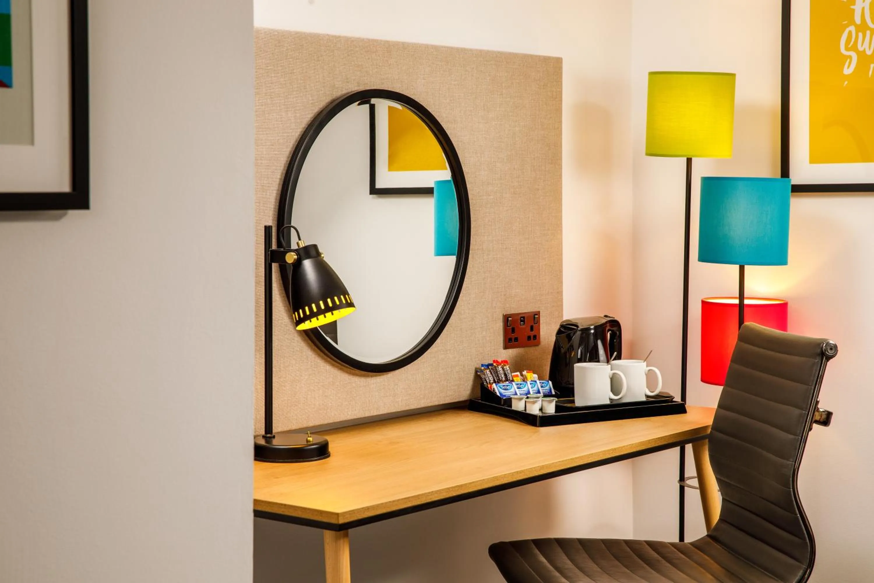 Seating area in Holiday Inn Milton Keynes Central by IHG