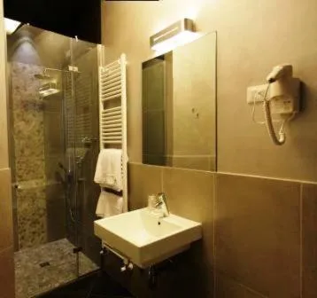 Bathroom in La Casa Degli Angeli - Agli Angeli Ristorante Pizzeria